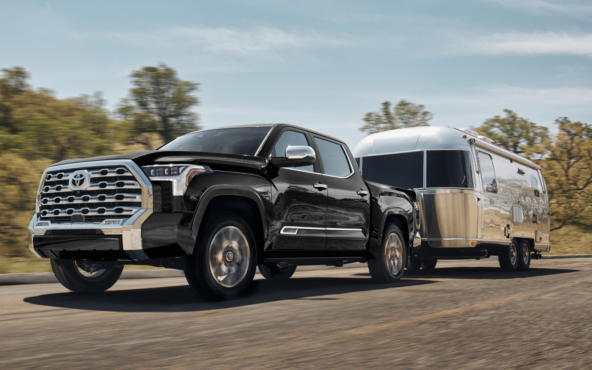 タンドラのパワートレーンはV型6気筒3.4リッターツインターボエンジンと10速ATの組み合わせ