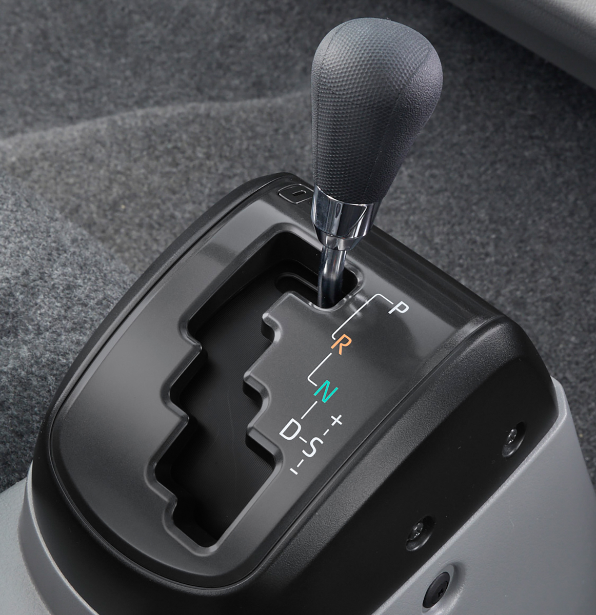 一部モデルに電子制御6速AT（ECT）を設定