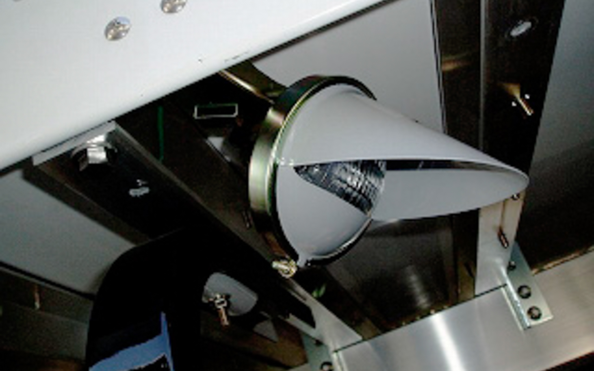 左側路肩灯（白熱灯）