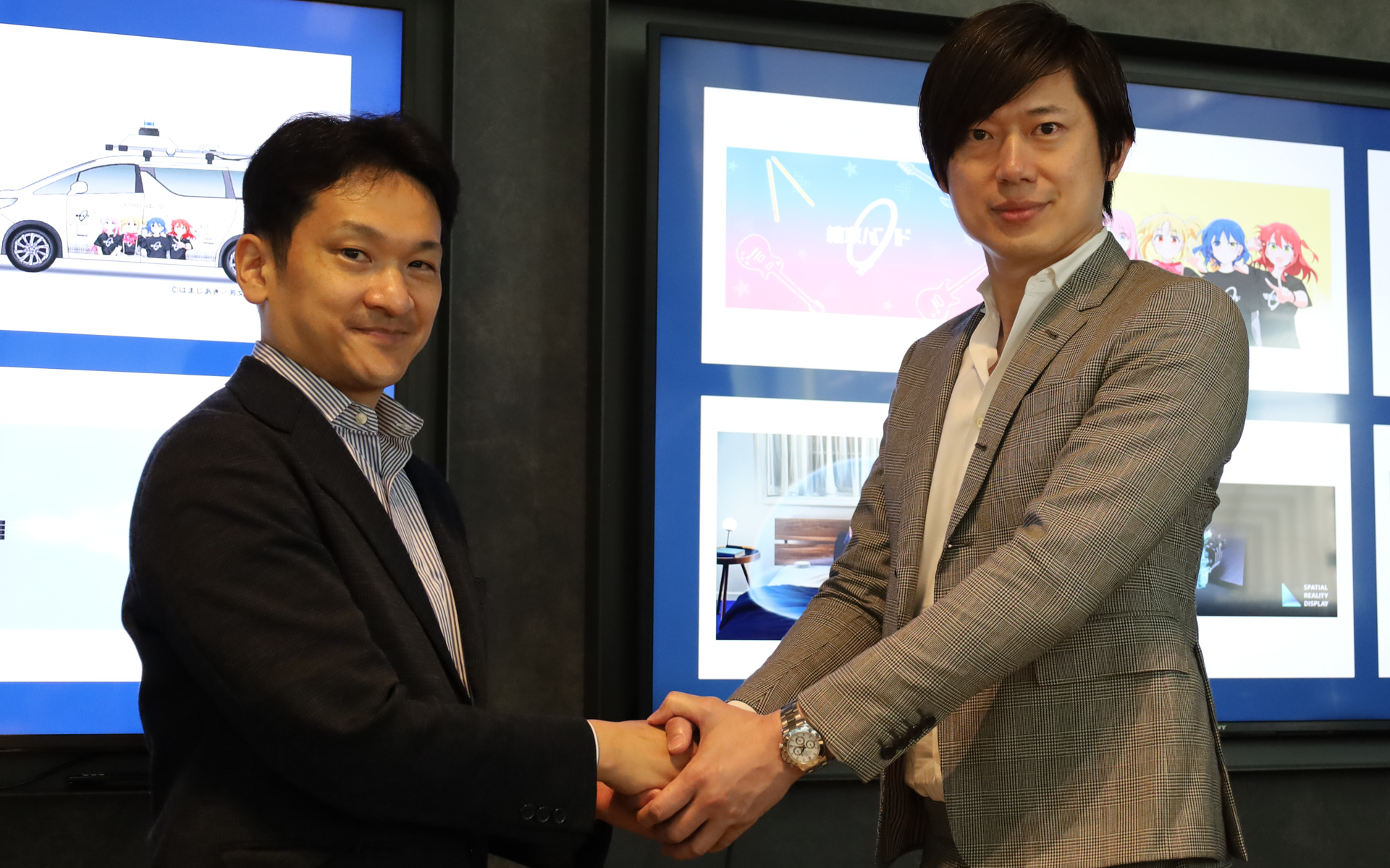 S.RIDE株式会社の橋本社長（左）と株式会社ムービーズCEO エリック・ウェイ氏（右）