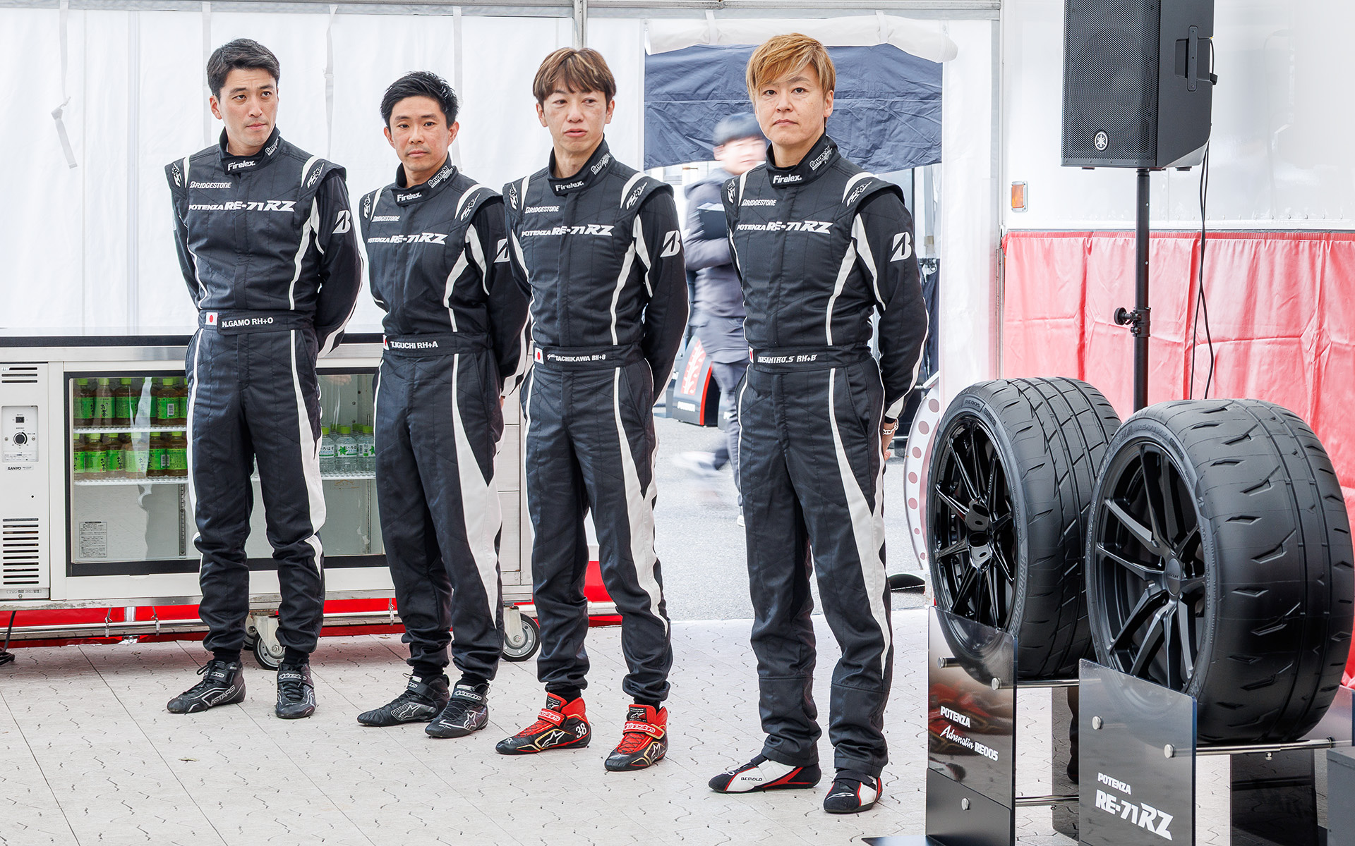 試乗会場には佐々木雅弘選手、立川祐路選手らも訪れ、製品特徴を語った