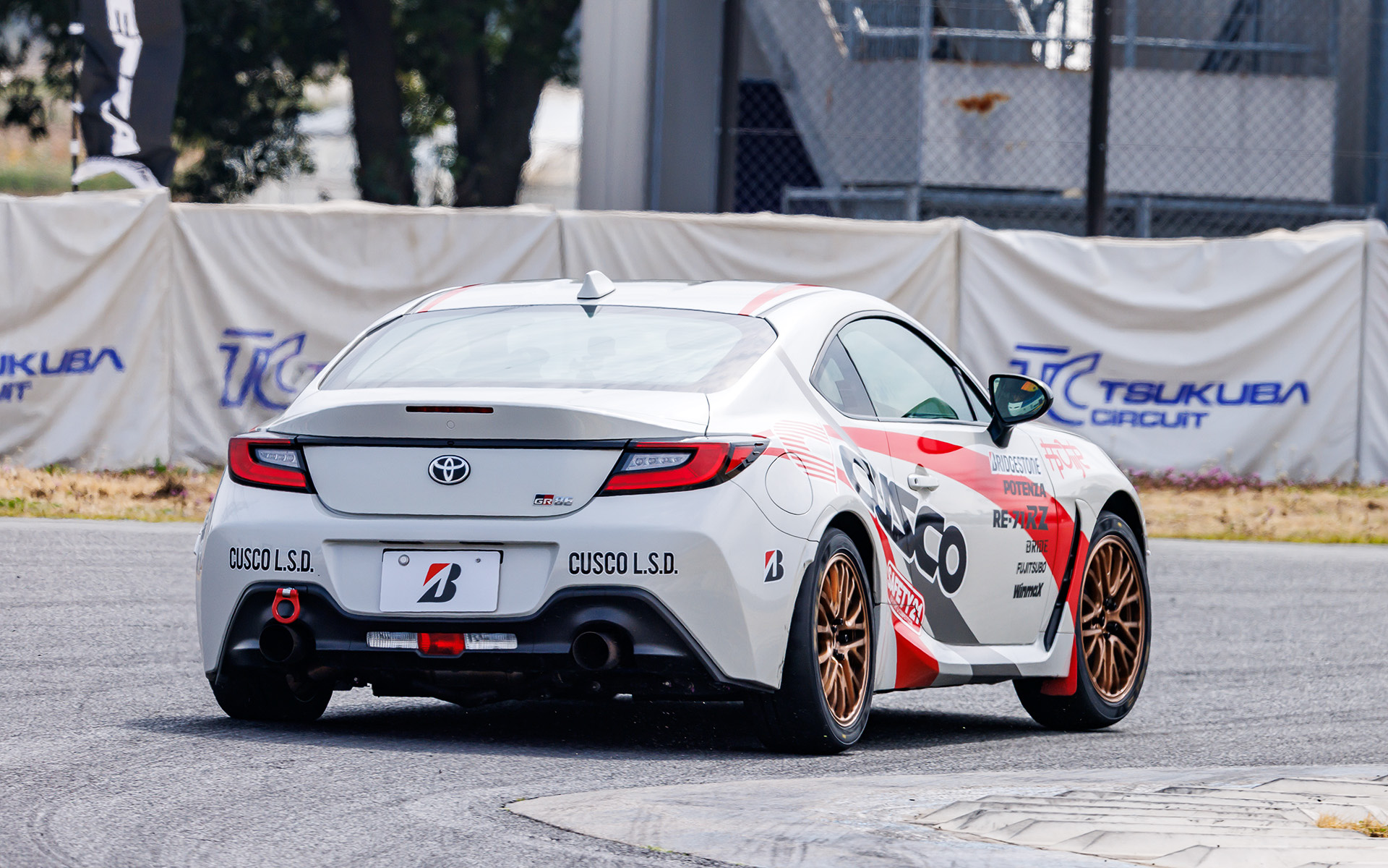 「RE-71RZ」では走り始めから確かなグリップ感が得られる