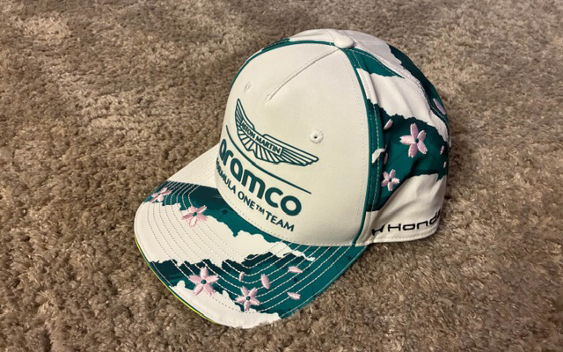Aston Martin Aramco Formula One Teamの応援キャップ。今年だけの貴重な記念品になりました