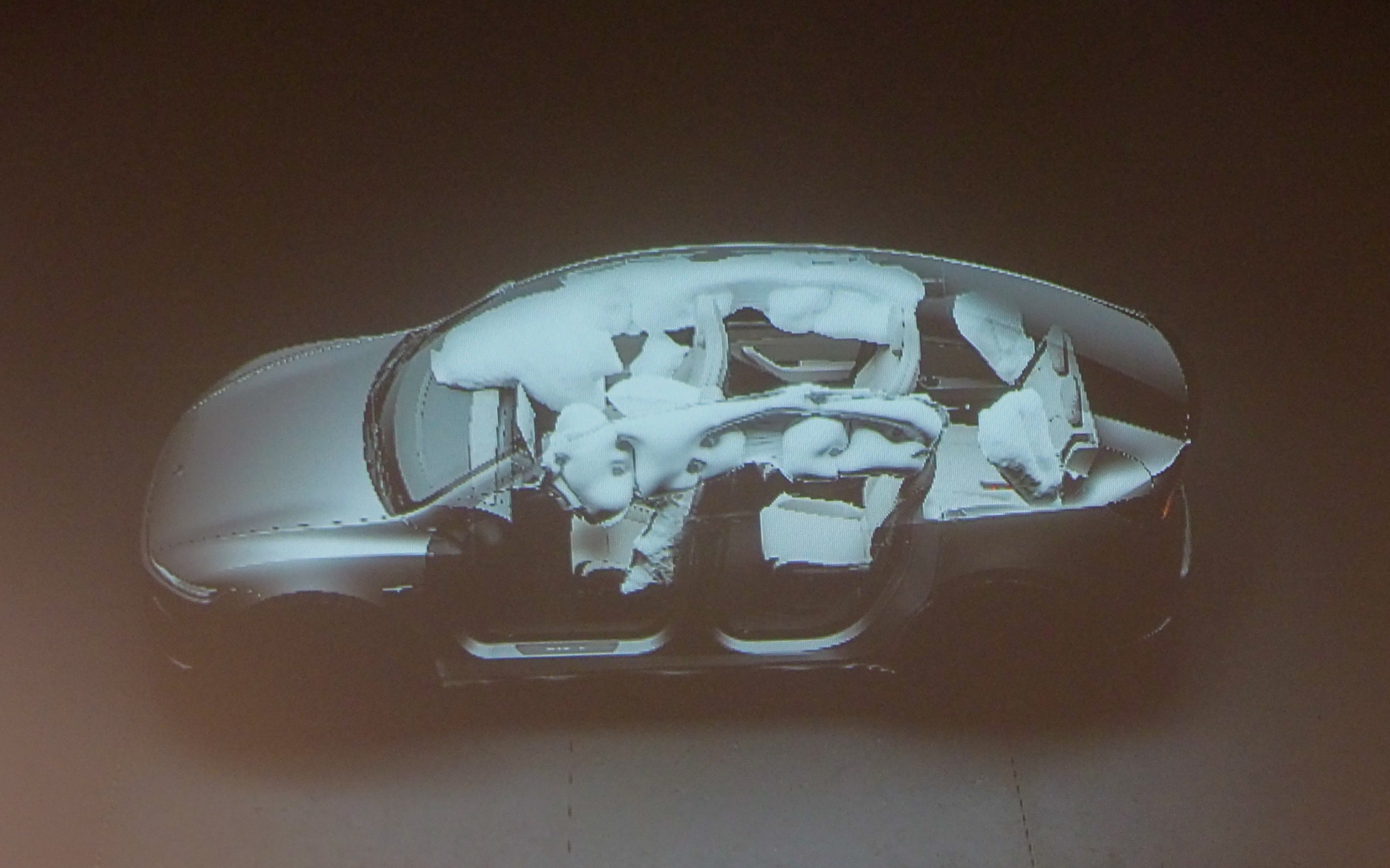 エアバッグも多数搭載して安全性を向上させている