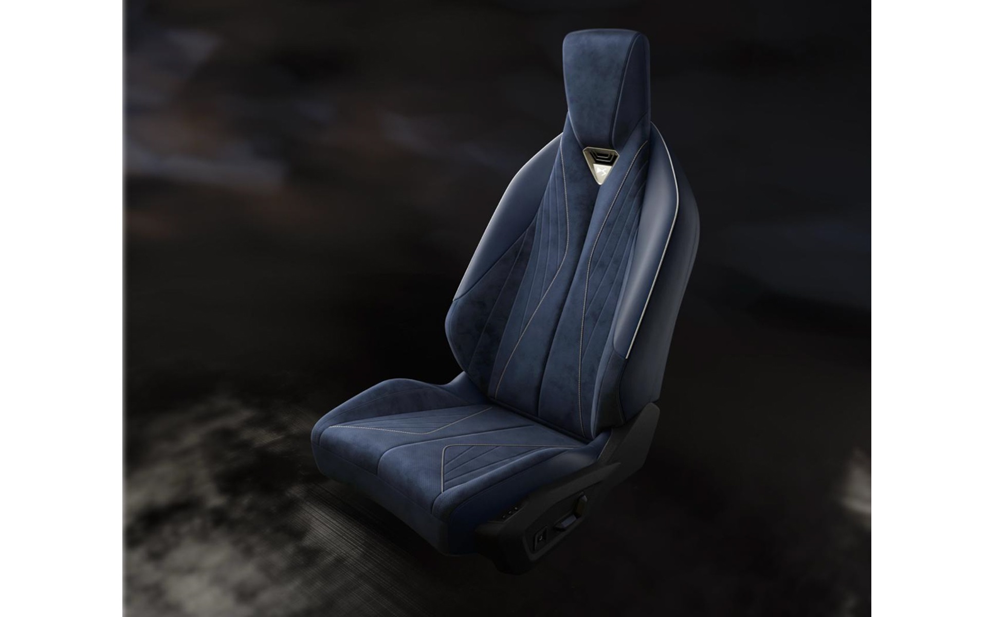 専用色「ブル・エテルノ」のアルカンターラを採用したDS N°7のシート