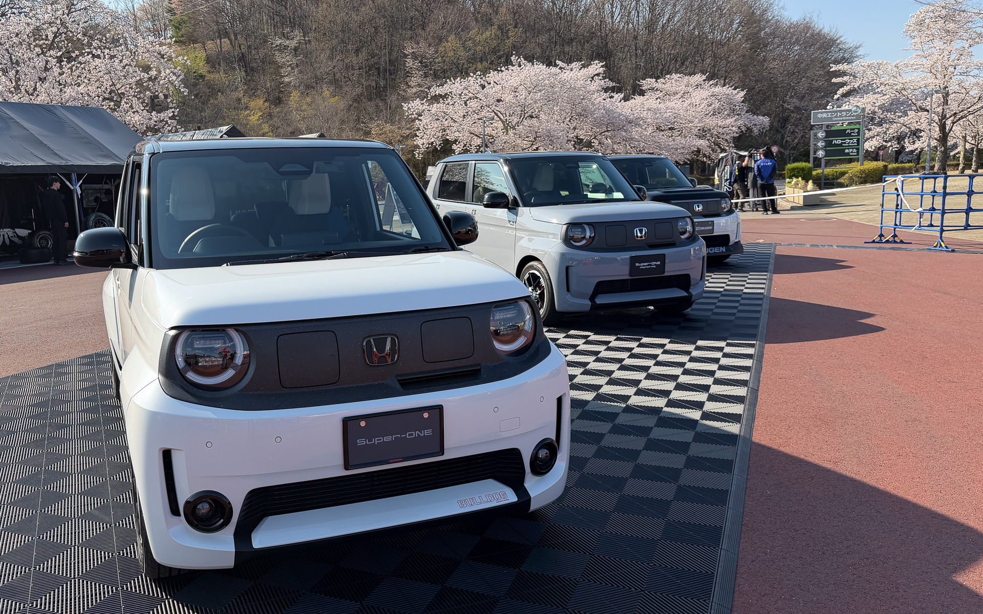 新型EV「スーパーワン」はバリエーション展示