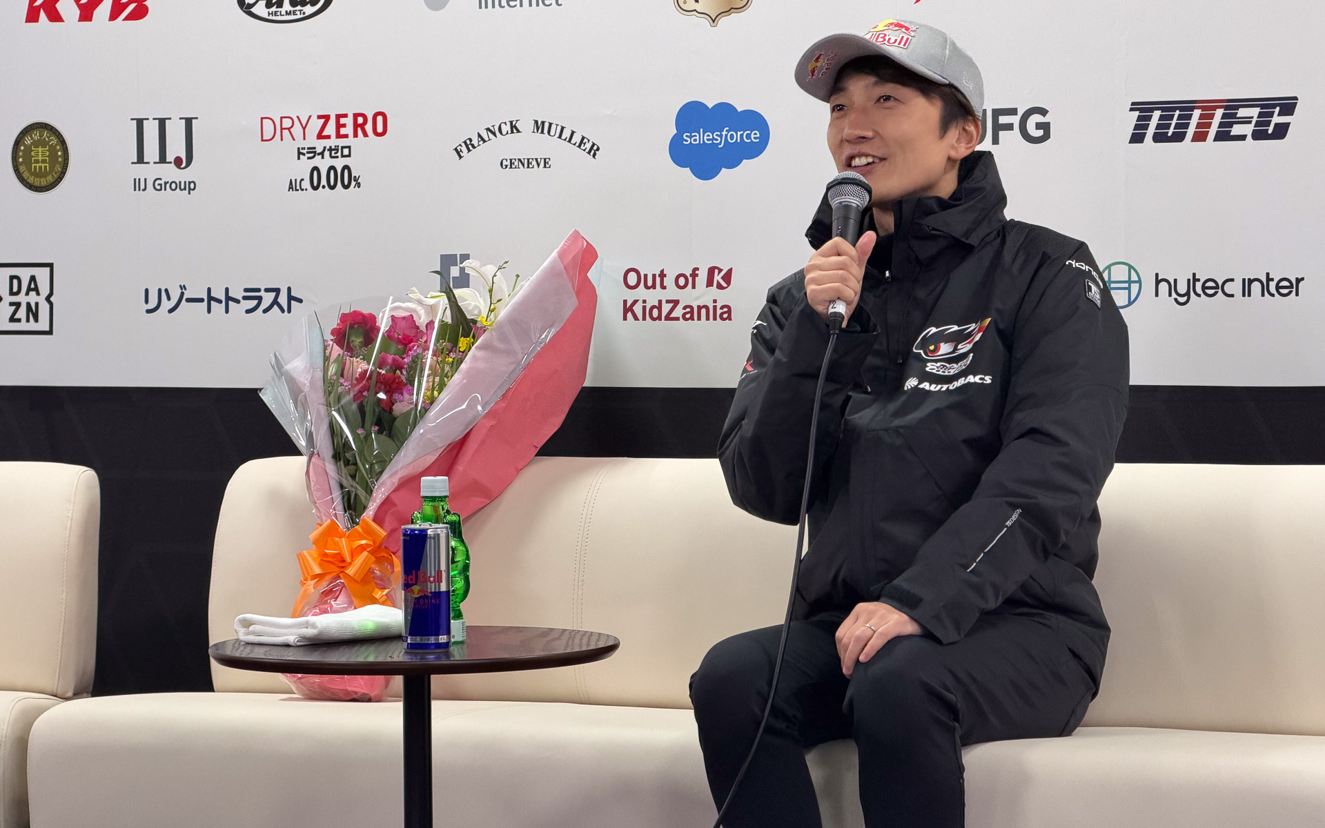 スーパーフォーミュラ参戦100戦を達成した野尻智紀選手