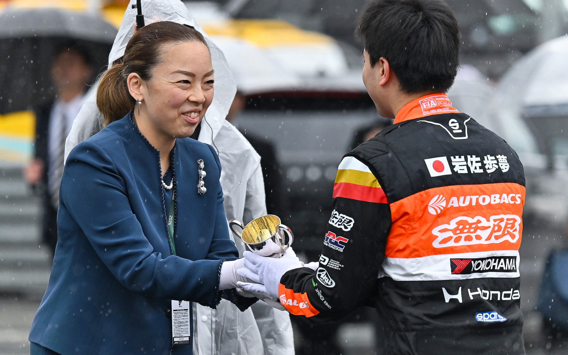 第1戦開催前には、瑶子女王殿下への賜杯の返却と、保存用賜杯の受け渡しが行なわれた