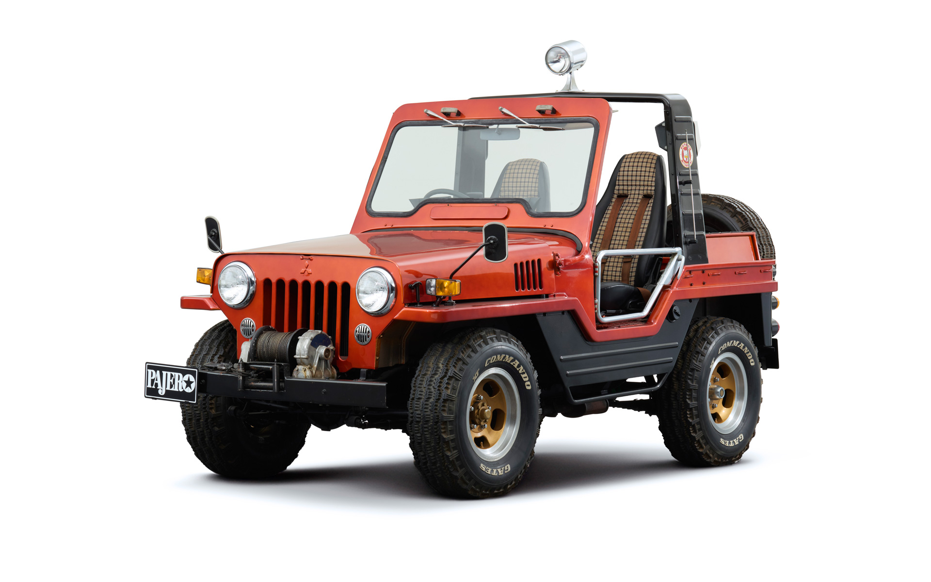 第20回東京モーターショーに出品したコンセプトカー「パジェロI」展示車は2.3リッターガソリンエンジンを搭載