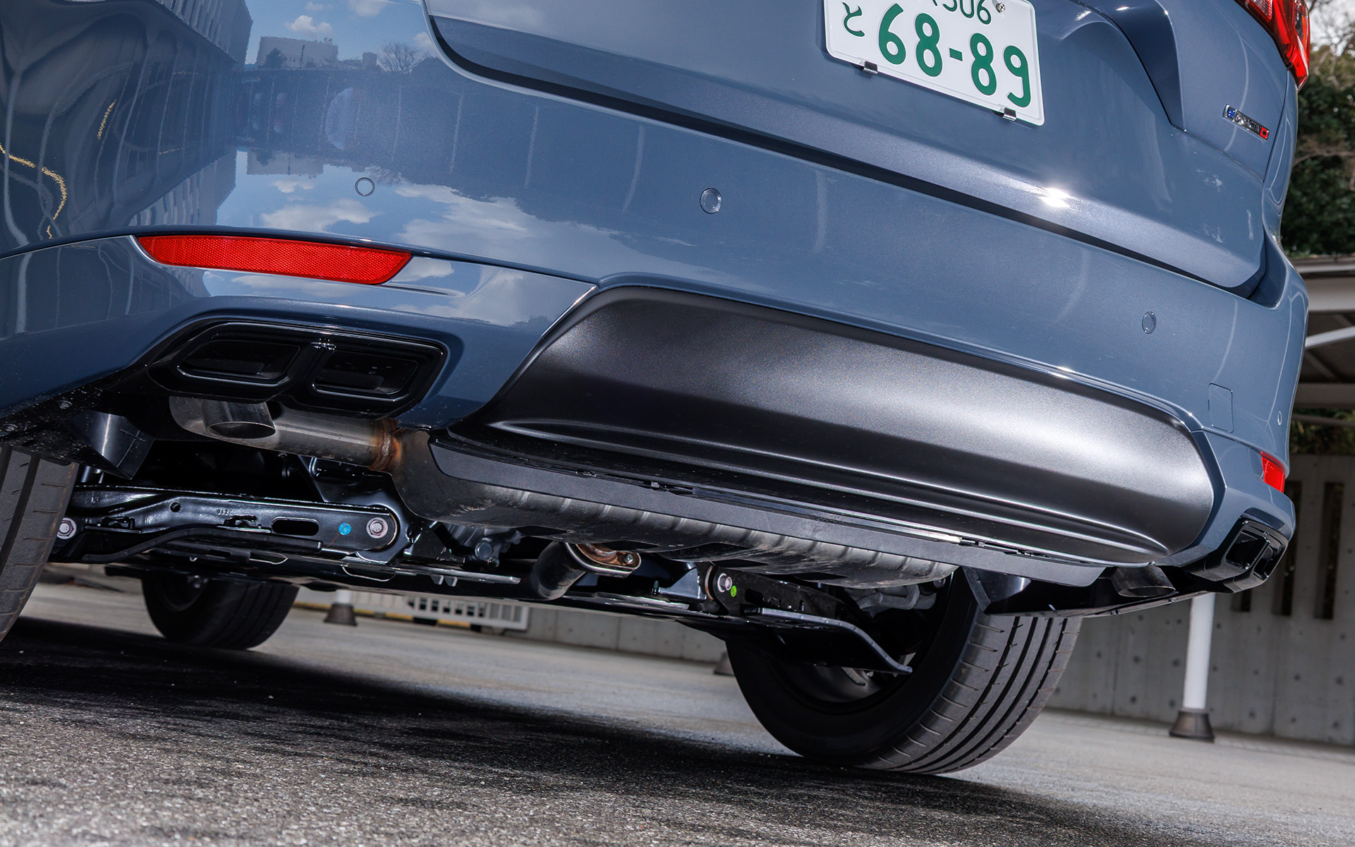 エグゾーストガーニッシュがブラックメタリックになった