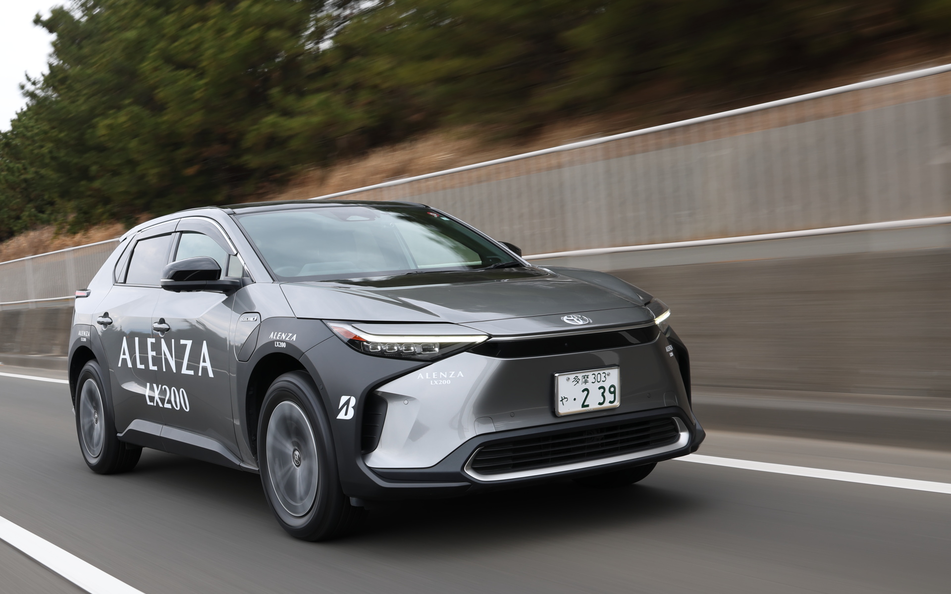 有料道路でもマイルドな乗り心地とハンドリングのバランスの良さが光った