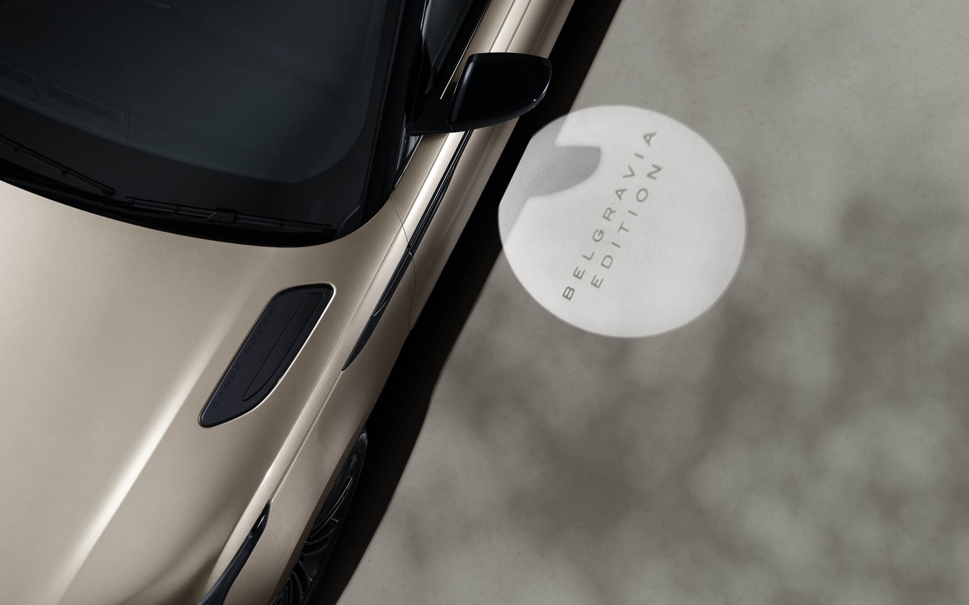 ドアロックを解除すると「BELGRAVIA EDITION」スクリプトのパドルライトが点灯