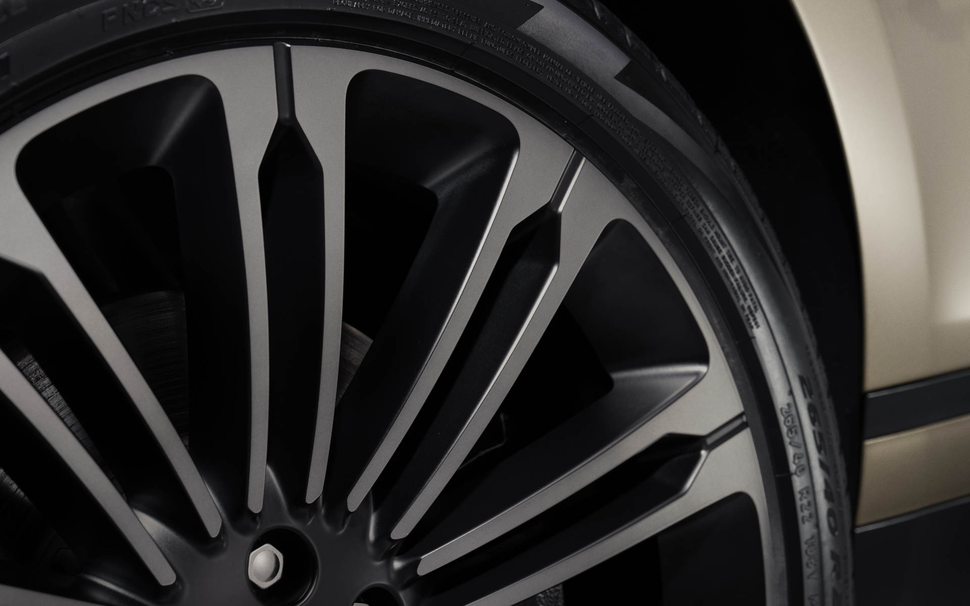 BELGRAVIA EDITION専用の20インチスタイル1089ダイヤモンドターンドダークアガットホイール（サテンブラックティンテッドラッカー）