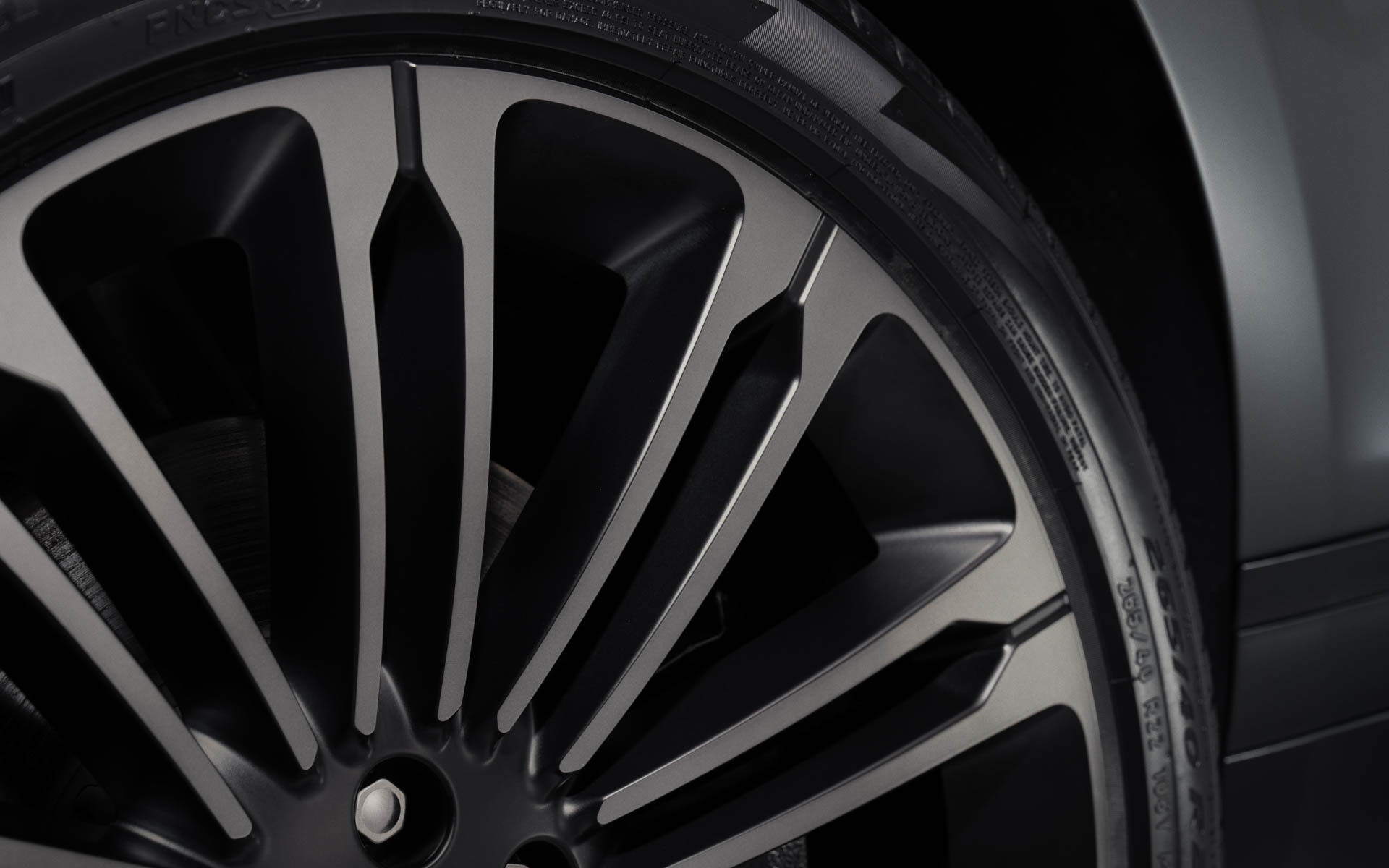 BELGRAVIA EDITION専用の20インチスタイル1089ダイヤモンドターンドダークアガットホイール（サテンブラックティンテッドラッカー）