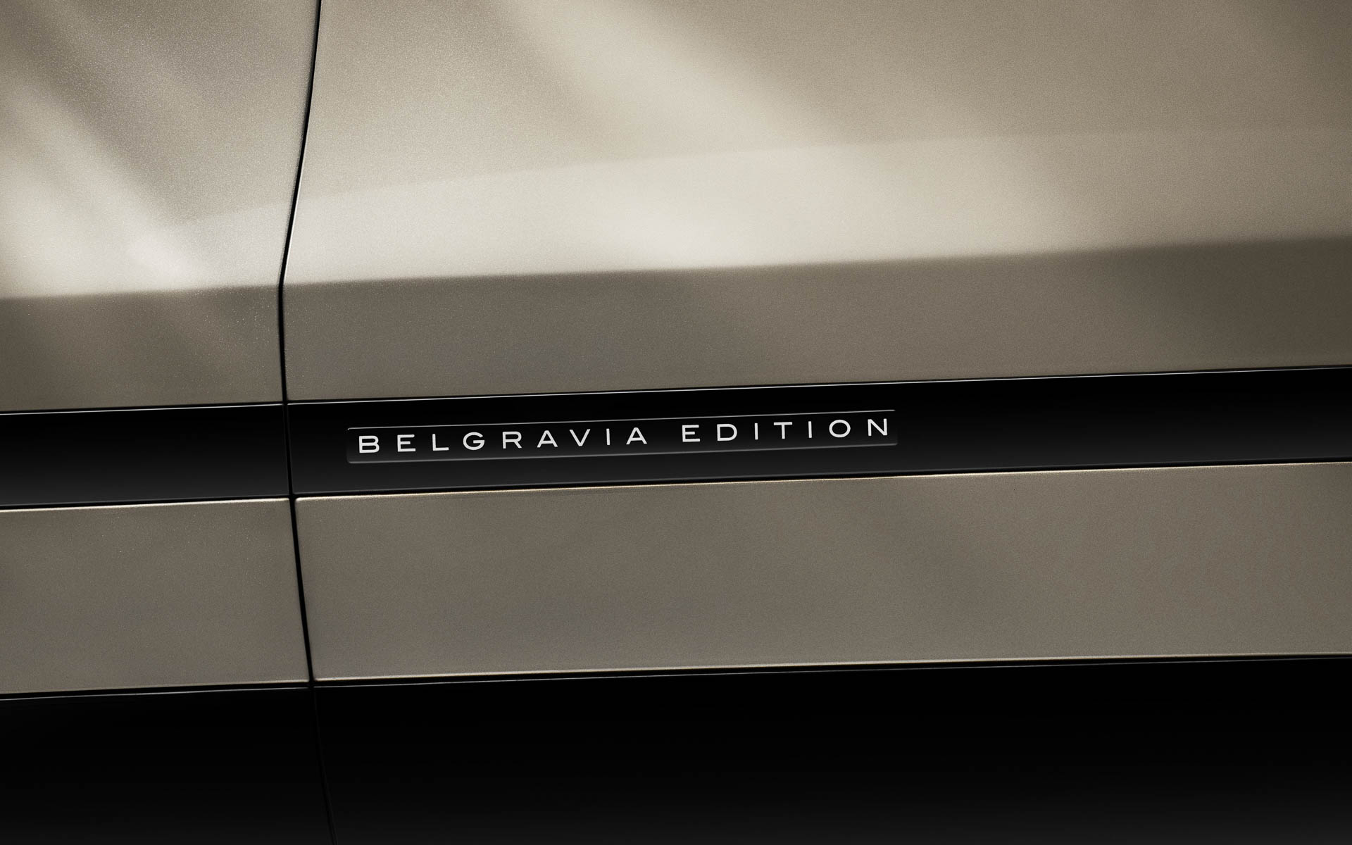 車両のサイドに「BELGRAVIA EDITION」バッヂを装着