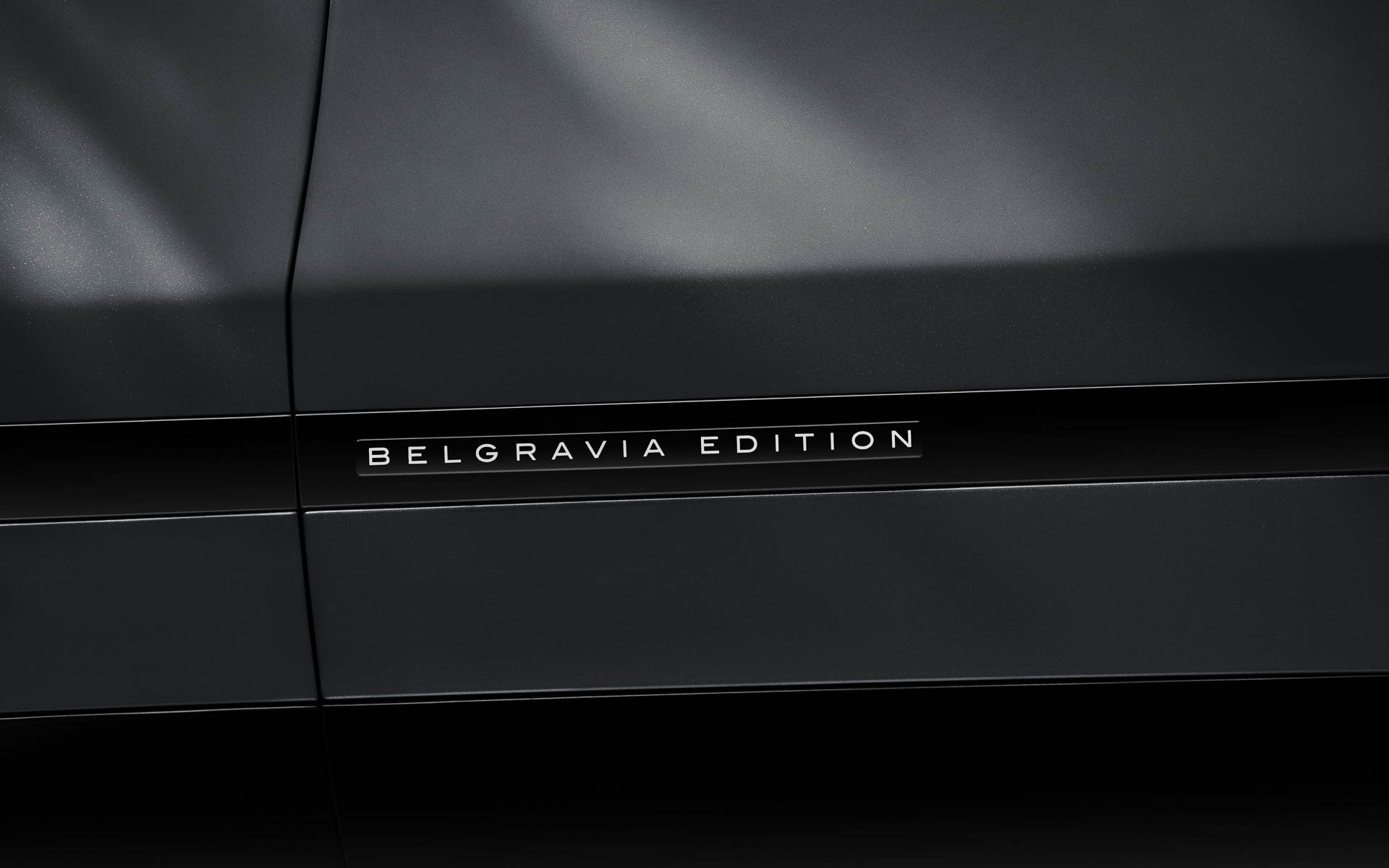 車両のサイドに「BELGRAVIA EDITION」バッヂを装着
