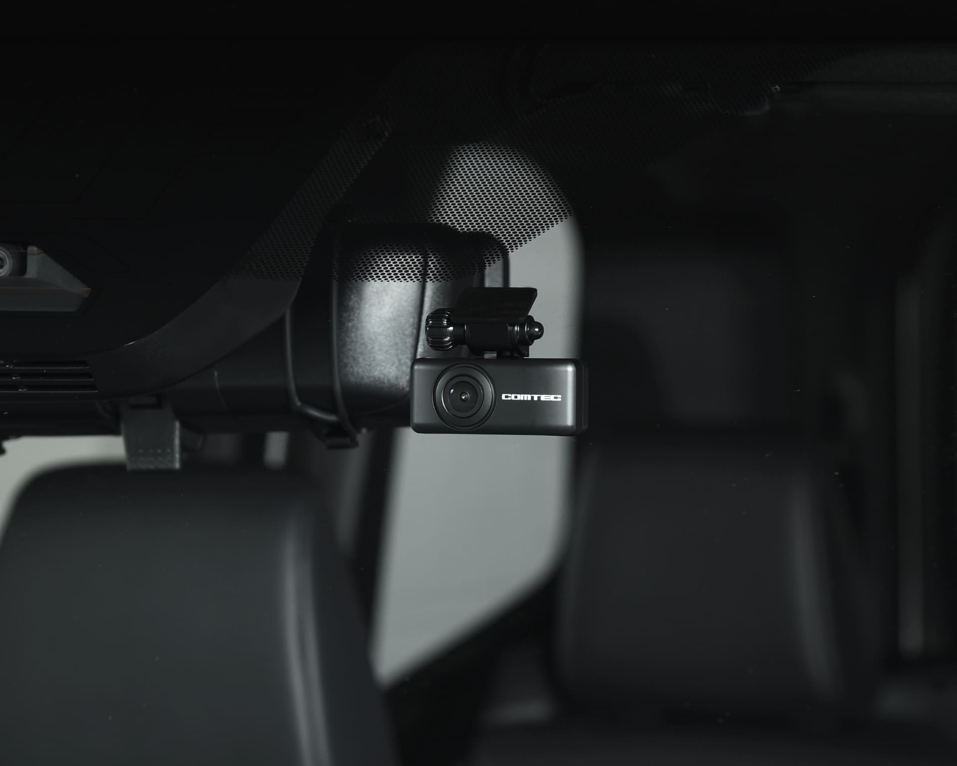 衝撃でルームミラーの角度がズレても前方の映像をしっかり撮影できる