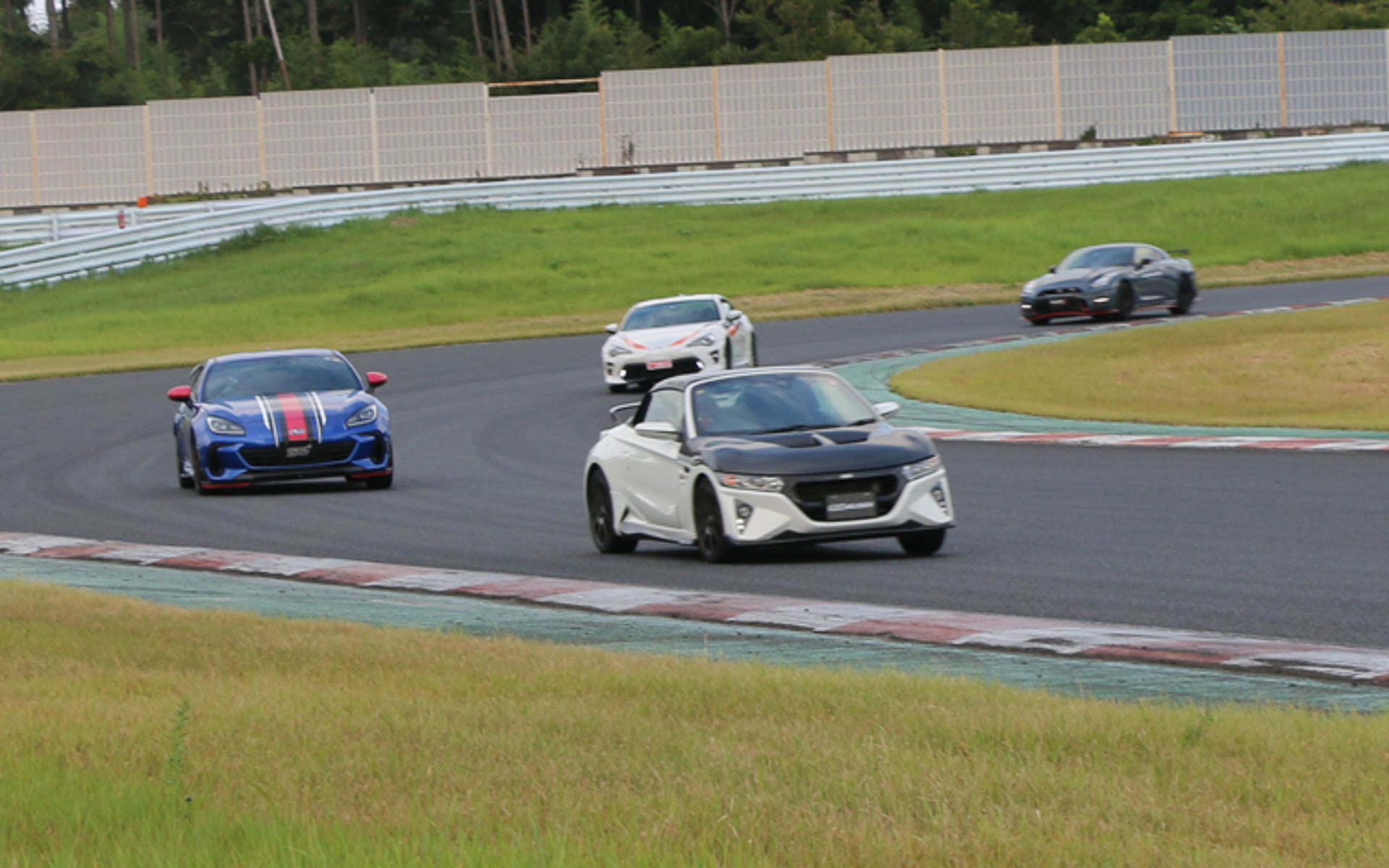 ゲストドライバーによるデモカーでの模擬レースも実施予定