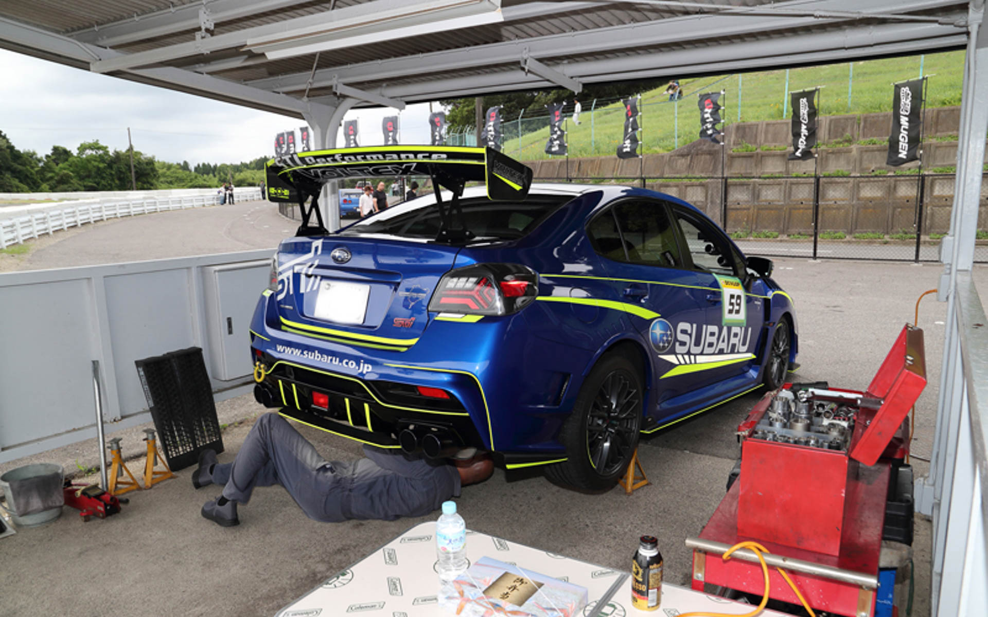 帯同しているメカニックにアドバイスをもらうことも可能