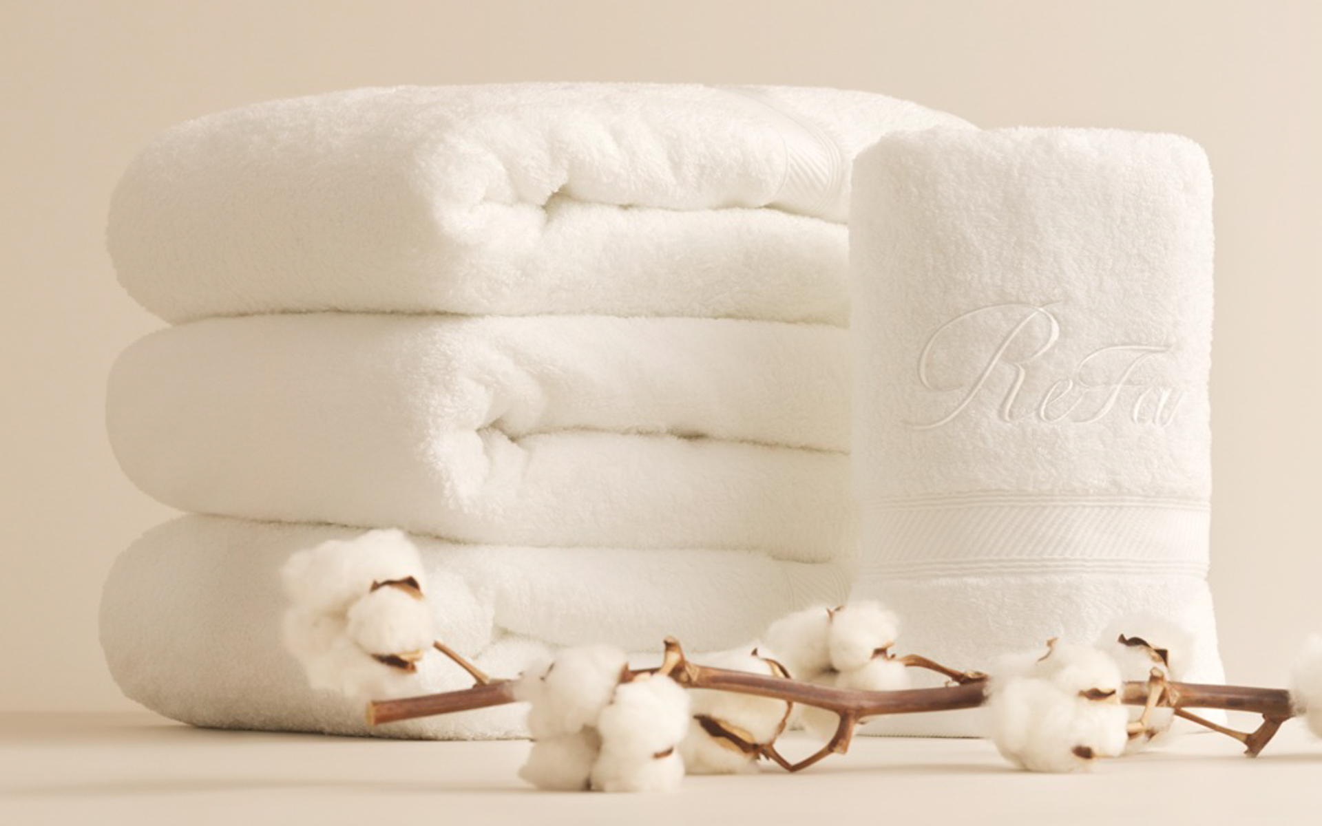 厳選された素材と独自の技術により、優れた吸水性と摩擦の少ない肌触りを追求した美容タオルのReFa BEAUTY TOWEL