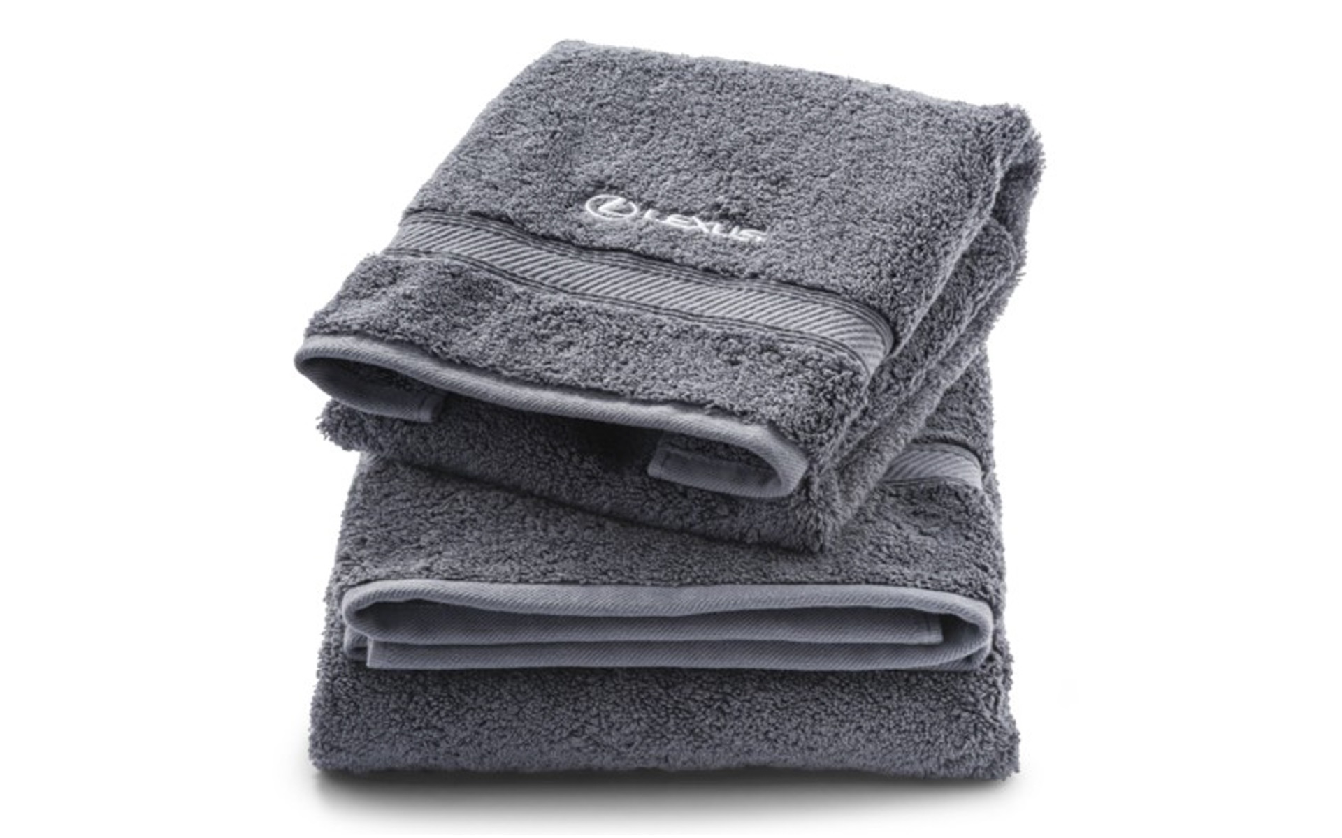 サイズはヘアフェイスタオルが340×800mm（幅×高さ）、バスタオルが700×1400mm（幅×高さ）。素材はいずれも綿100％