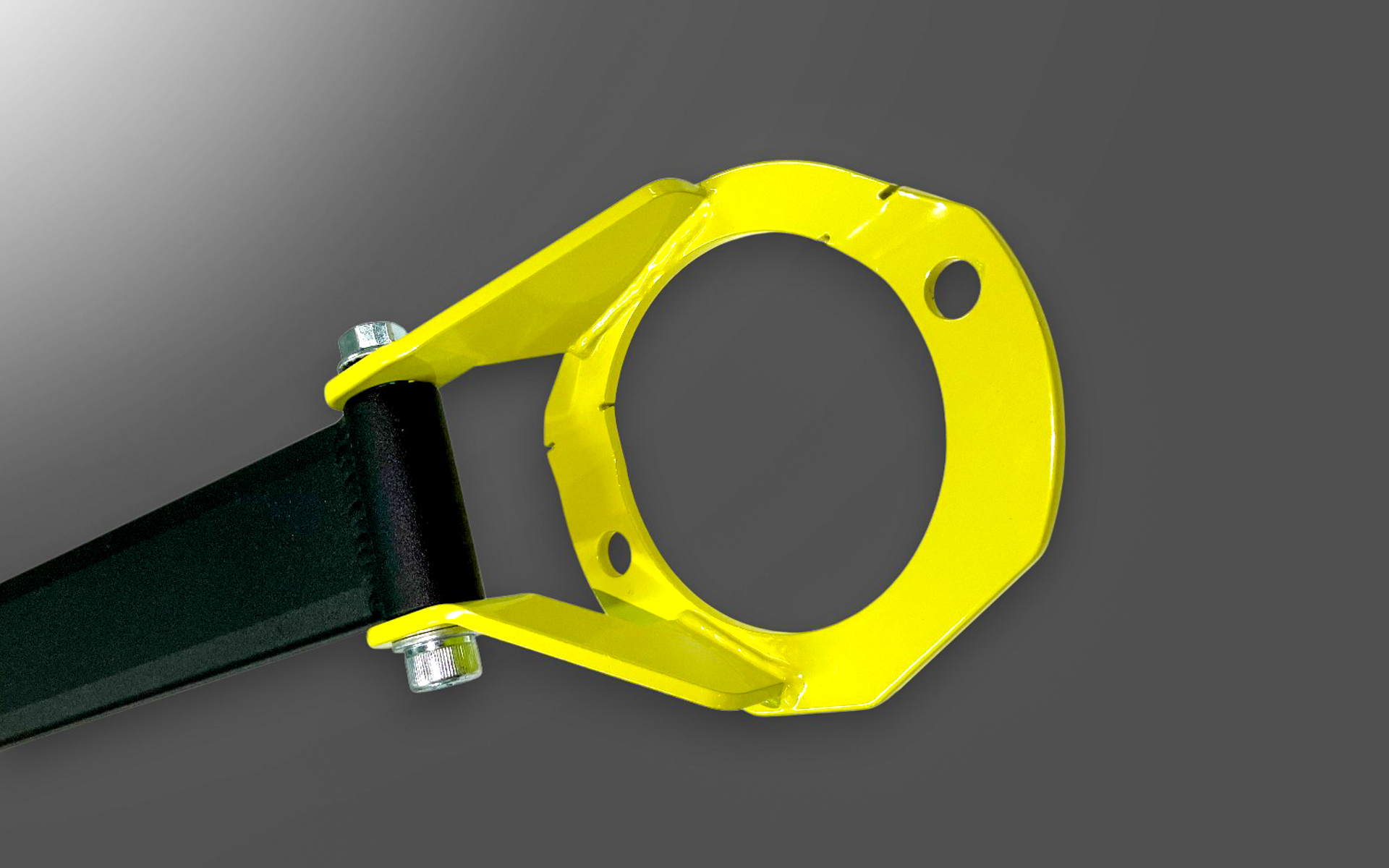 左右のストラットをつなぐことで剛性がアップする