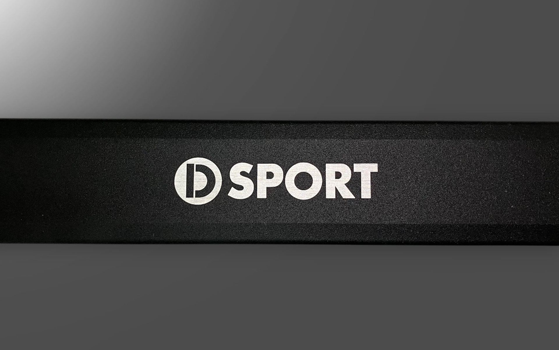 シャフト部にはD-SPORTのロゴが入る