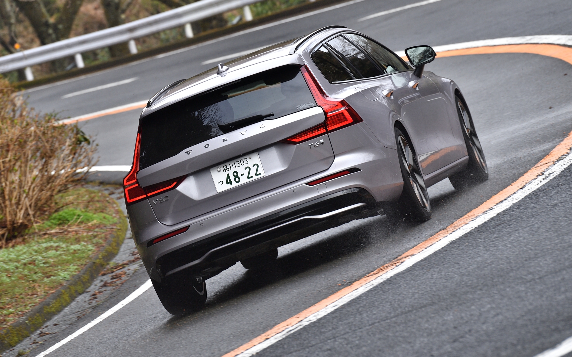 アクセルを踏み込めばモーターのサポートもありチカラ強く加速する