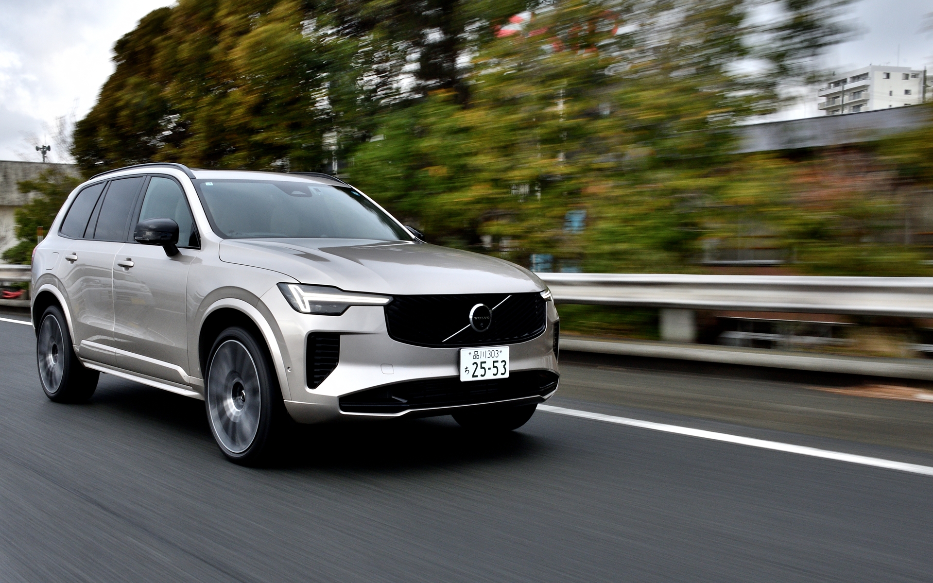 どっしりした2.3tのボディは安定したクルージングを楽しめる