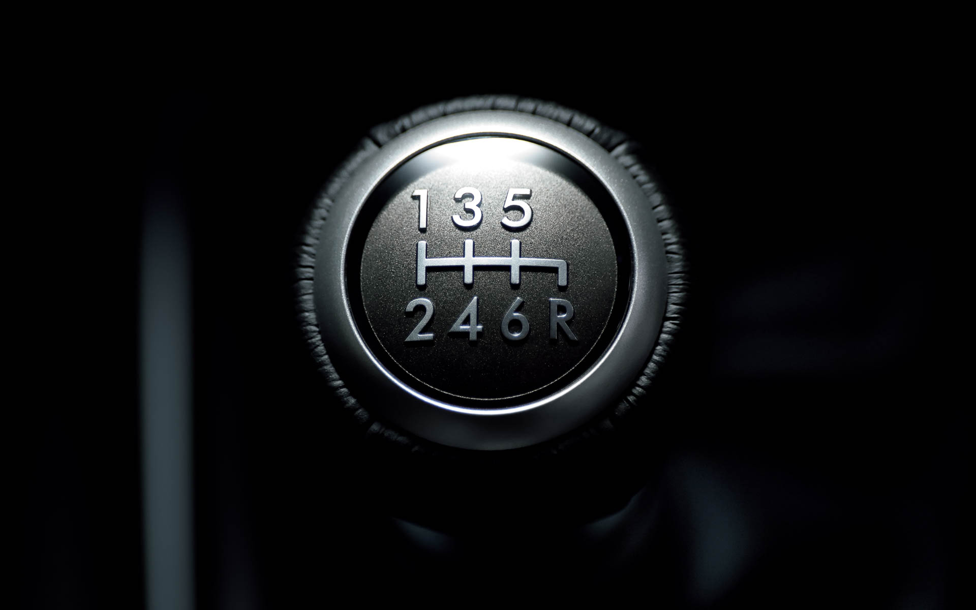 海外向けのMTアセットを活用し、現行WRXとして初の6速MTを搭載