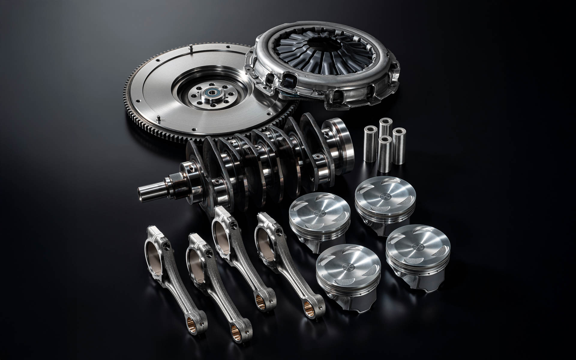 バランス公差を徹底的に低減したバランスドエンジンとバランスドクラッチカバー＆フライホイールを採用