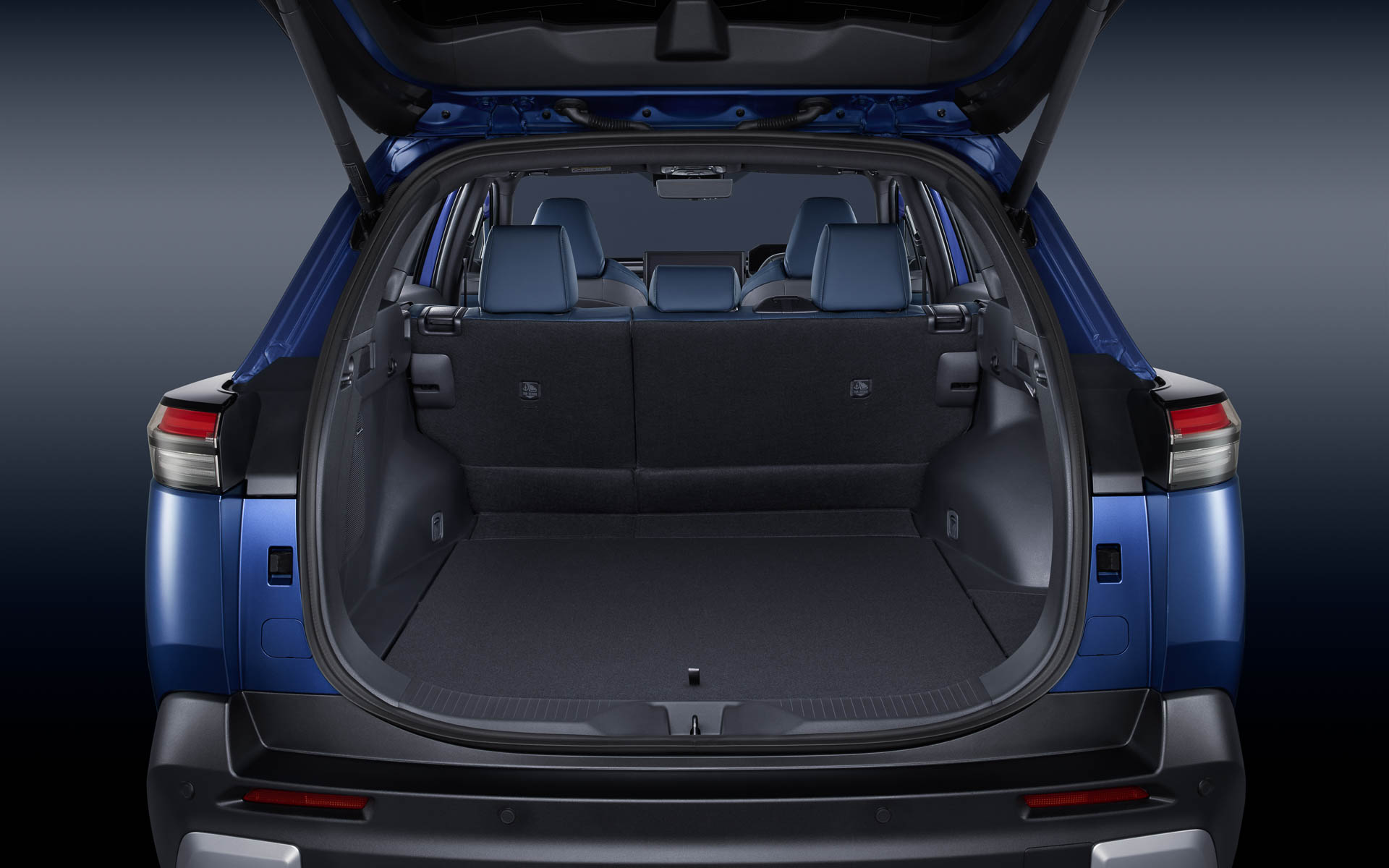 カーゴルームの使い勝手を向上するアイテムを採用