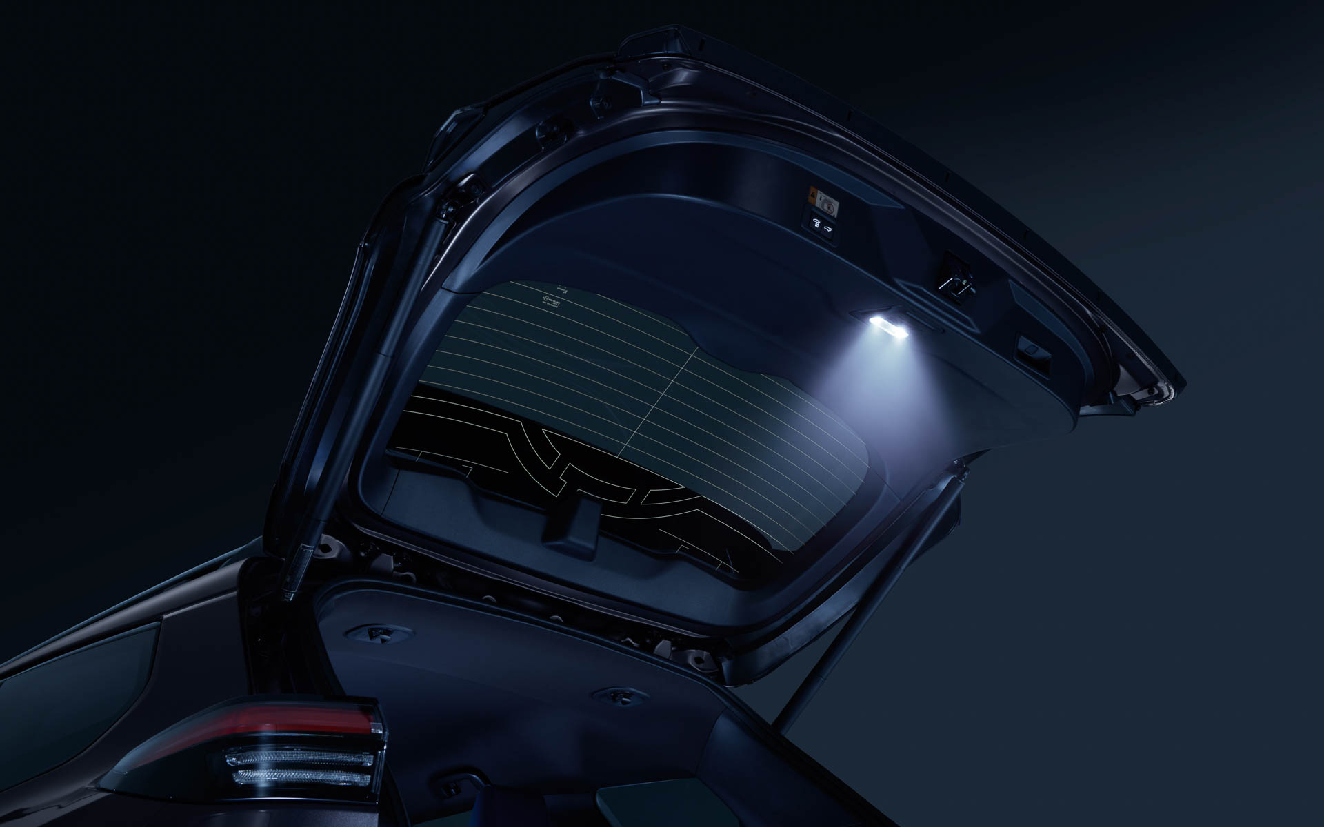 カーゴルームの使い勝手を向上するアイテムを採用