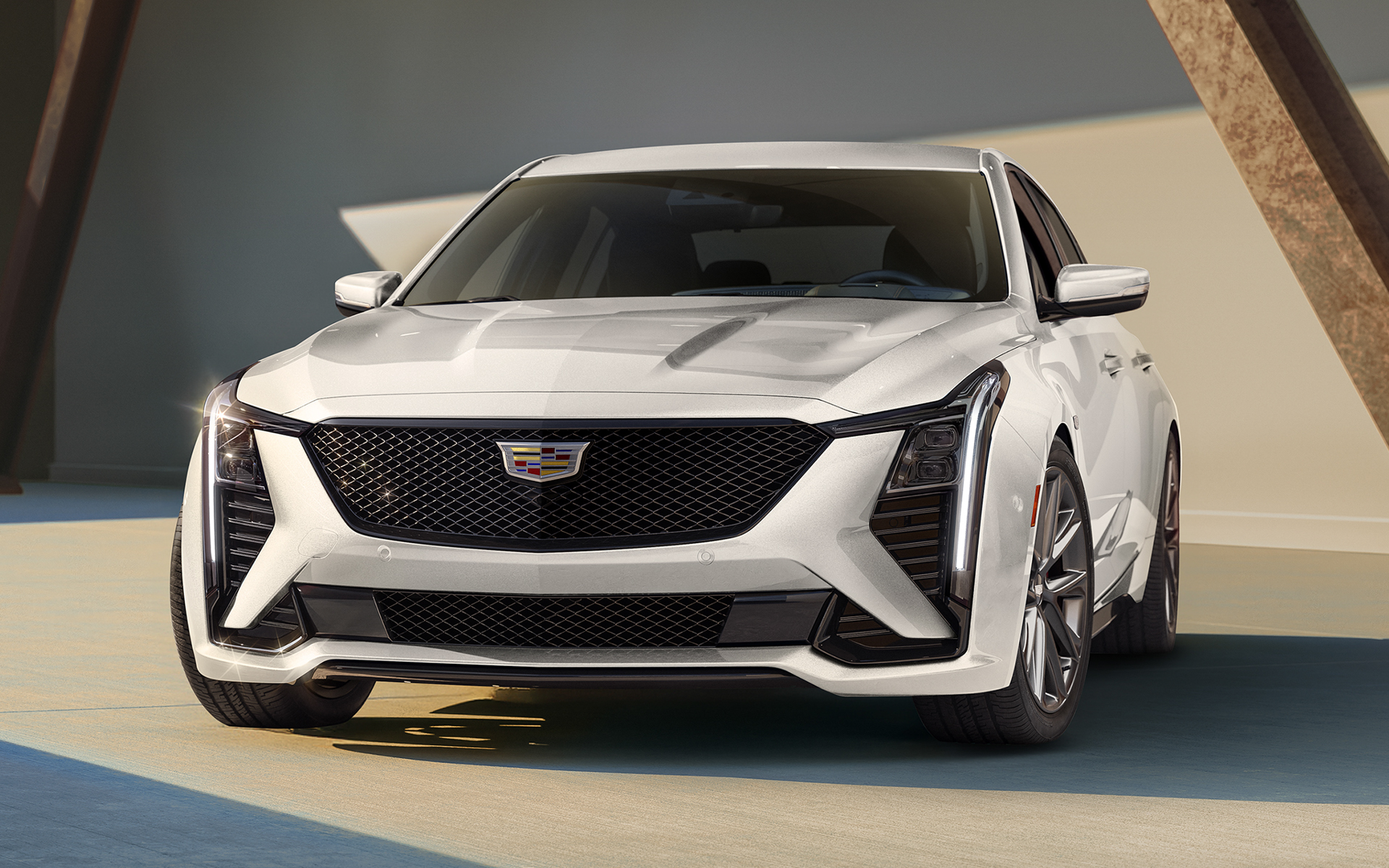 ボディサイズは4935×1895×1445mm（全長×全幅×全高）、ホイールベースは2935mm、車両重量は1760kg