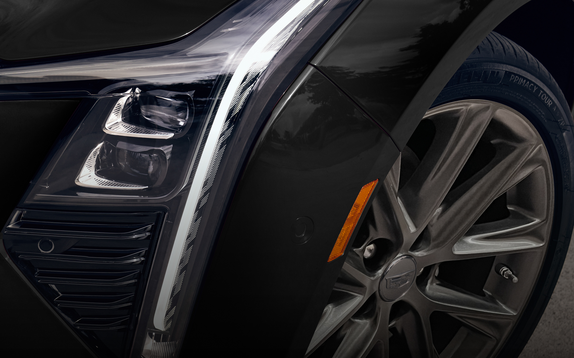 バーティカルシグネチャーライトも新デザインとなった