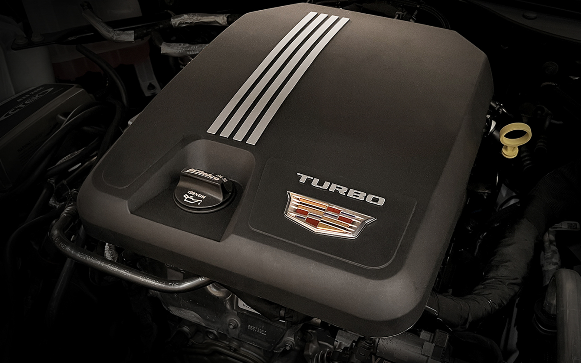 直列4気筒2.0リッター直噴ツインスクロールターボエンジンは最高出力177kW（240PS）、最大トルク350Nmを発生