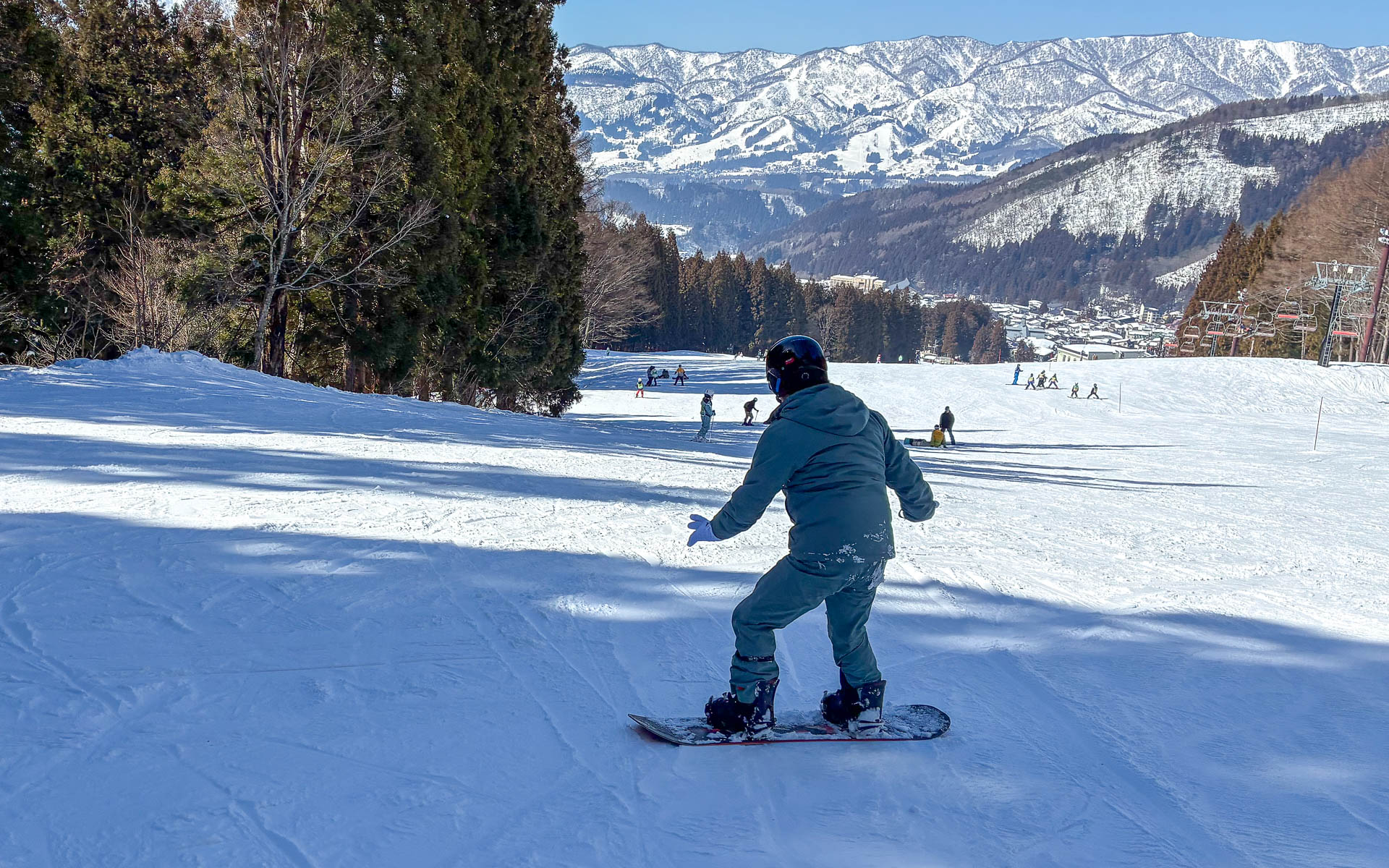 最初は1枚の板に体を預けることに慣れず、恐る恐るのへっぴり腰