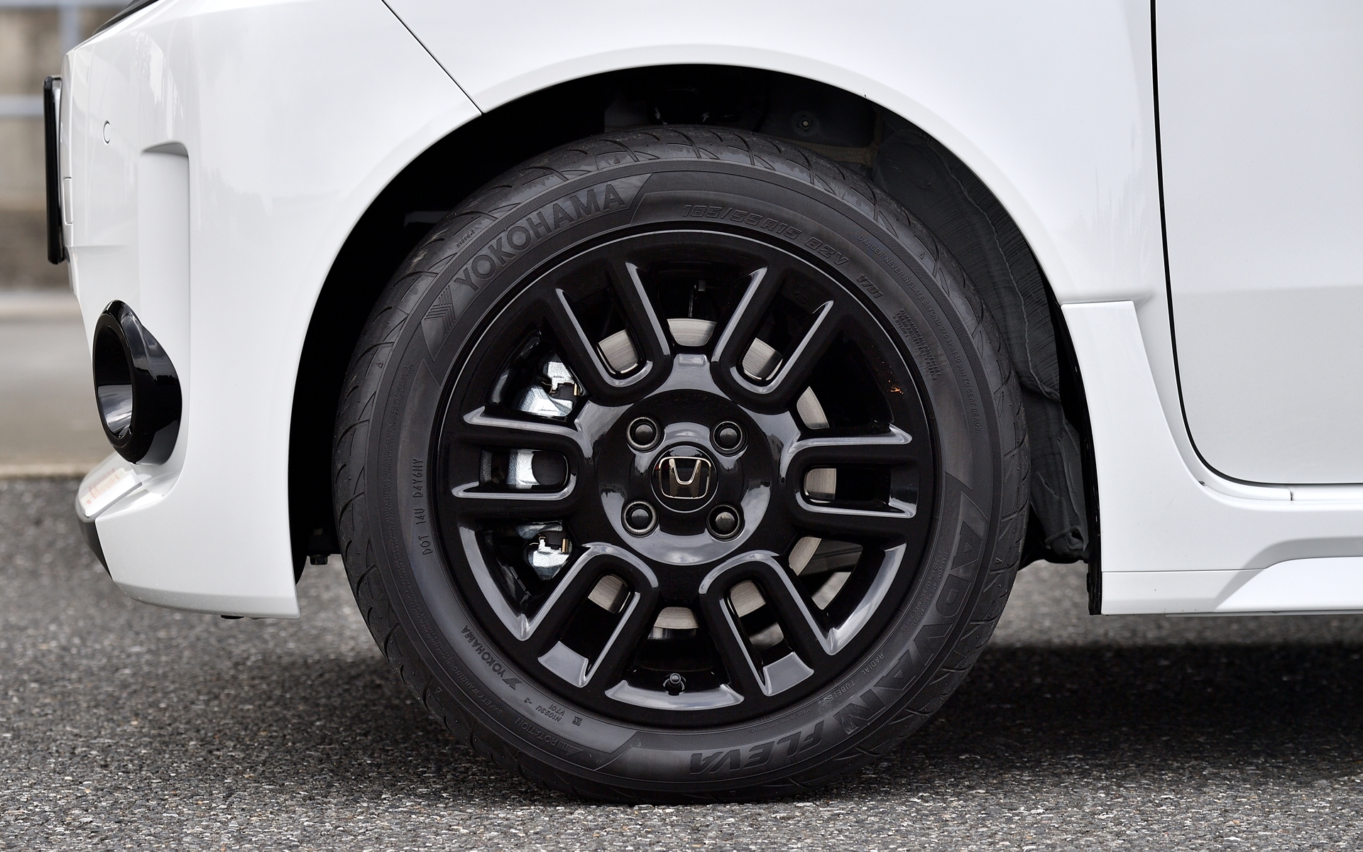 ベルリナブラックの「15インチアルミホイールME-027」