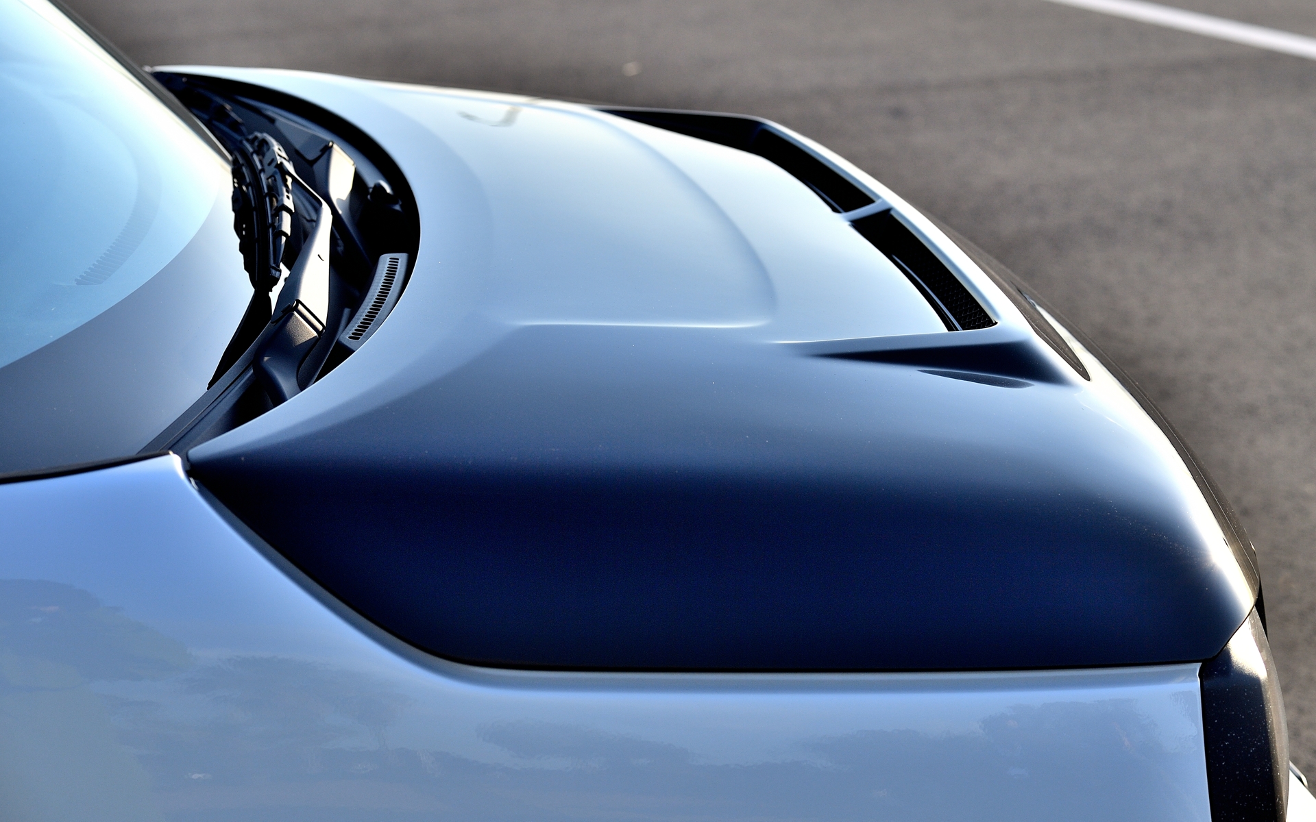 ダクト付きのエアロボンネット