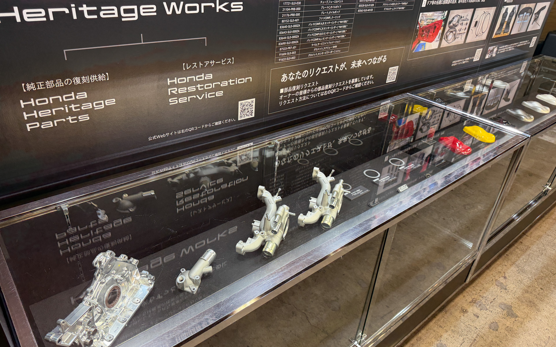 ホンダ ヘリテージ ワークスは、販売終了となった一部の純正部品を復刻し、新たに供給する「ホンダ ヘリテージ パーツ」と、その部品を一部に活用した新たなレストアサービス「ホンダ レストレーション サービス」の2つで構成され、その取り組みを紹介している