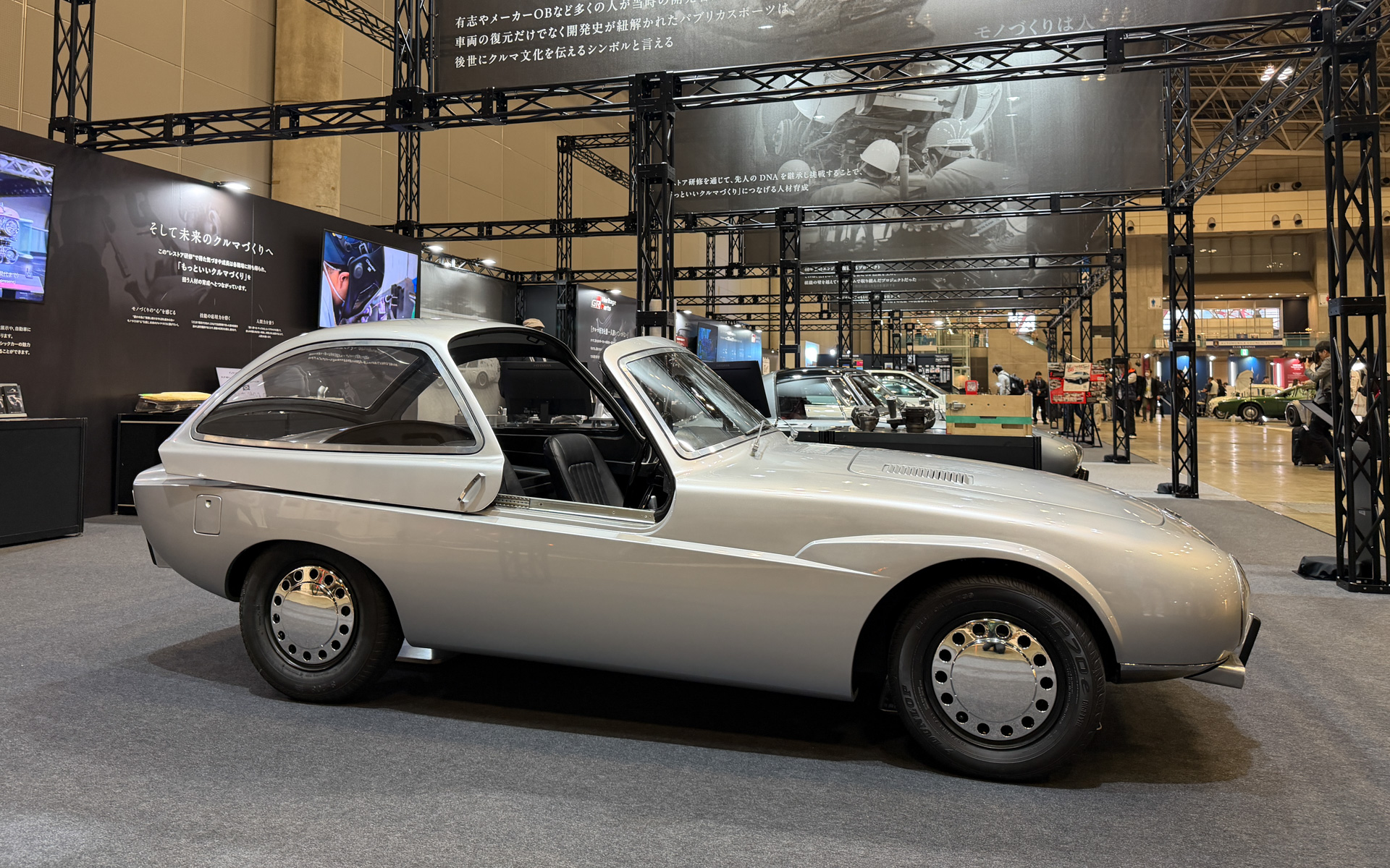 トヨタ パブリカスポーツ（レプリカ）:トヨタ「パブリカスポーツ」は、1962年、第9回全日本自動車ショーに出展されたプロトタイプ。航空機技術を使ってトヨタが最初に開発したスポーツカーで、そのレプリカが展示される