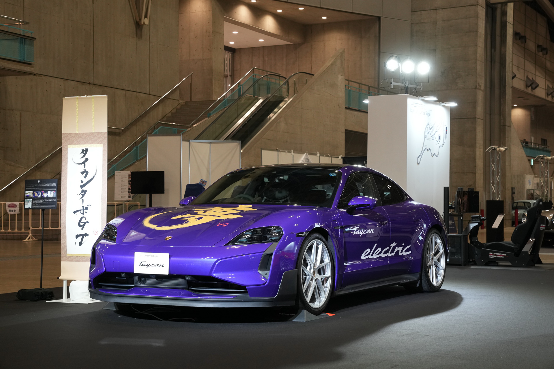 「東京マラソン2026」の審判長車でも使われた「タイカン」