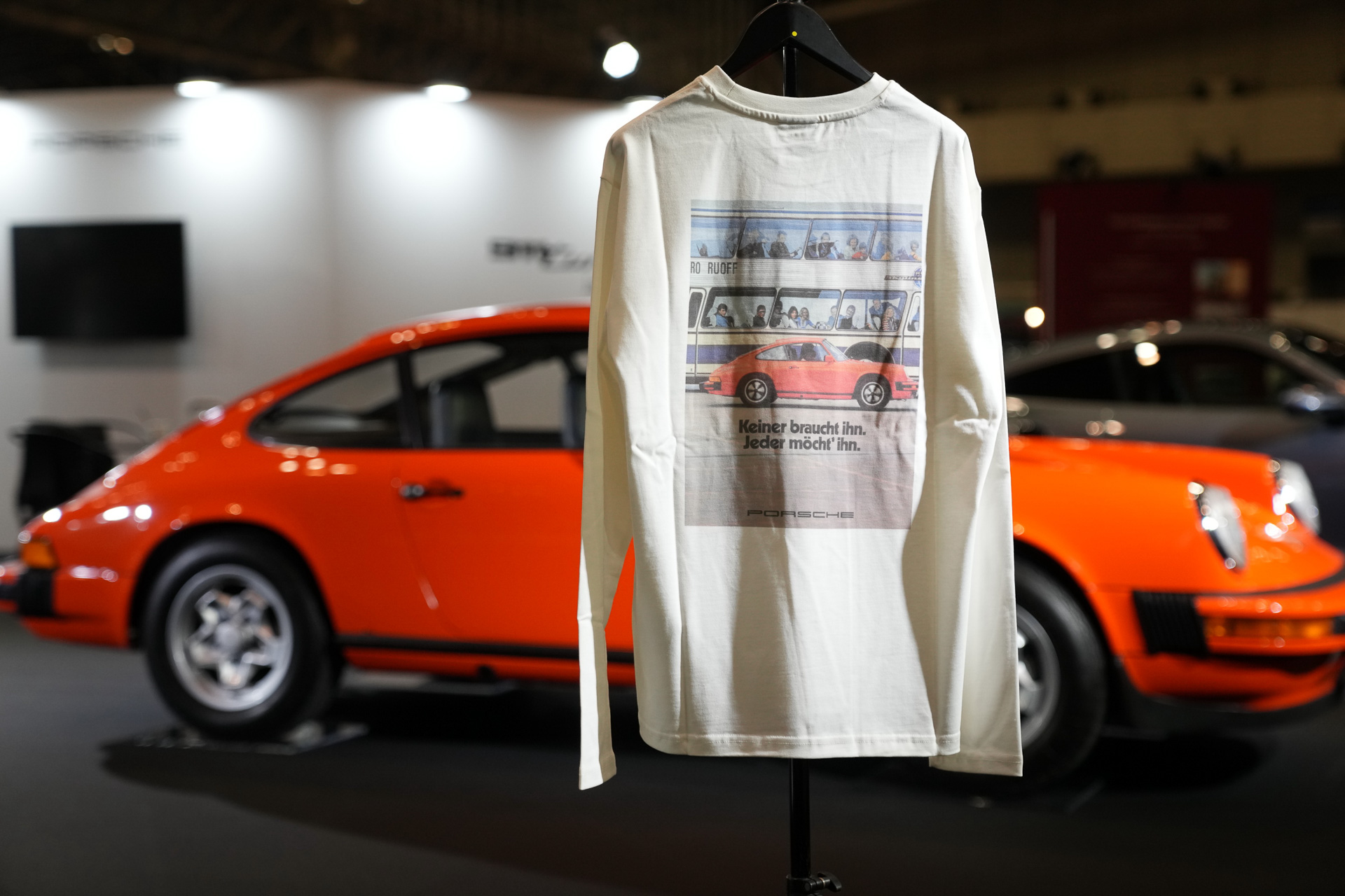 クラシック911（1976年式Gモデル）。なお、4月10日にはクラシック911をデザインしたアパレルグッズの販売もスタートしており、会場にも並べられていた