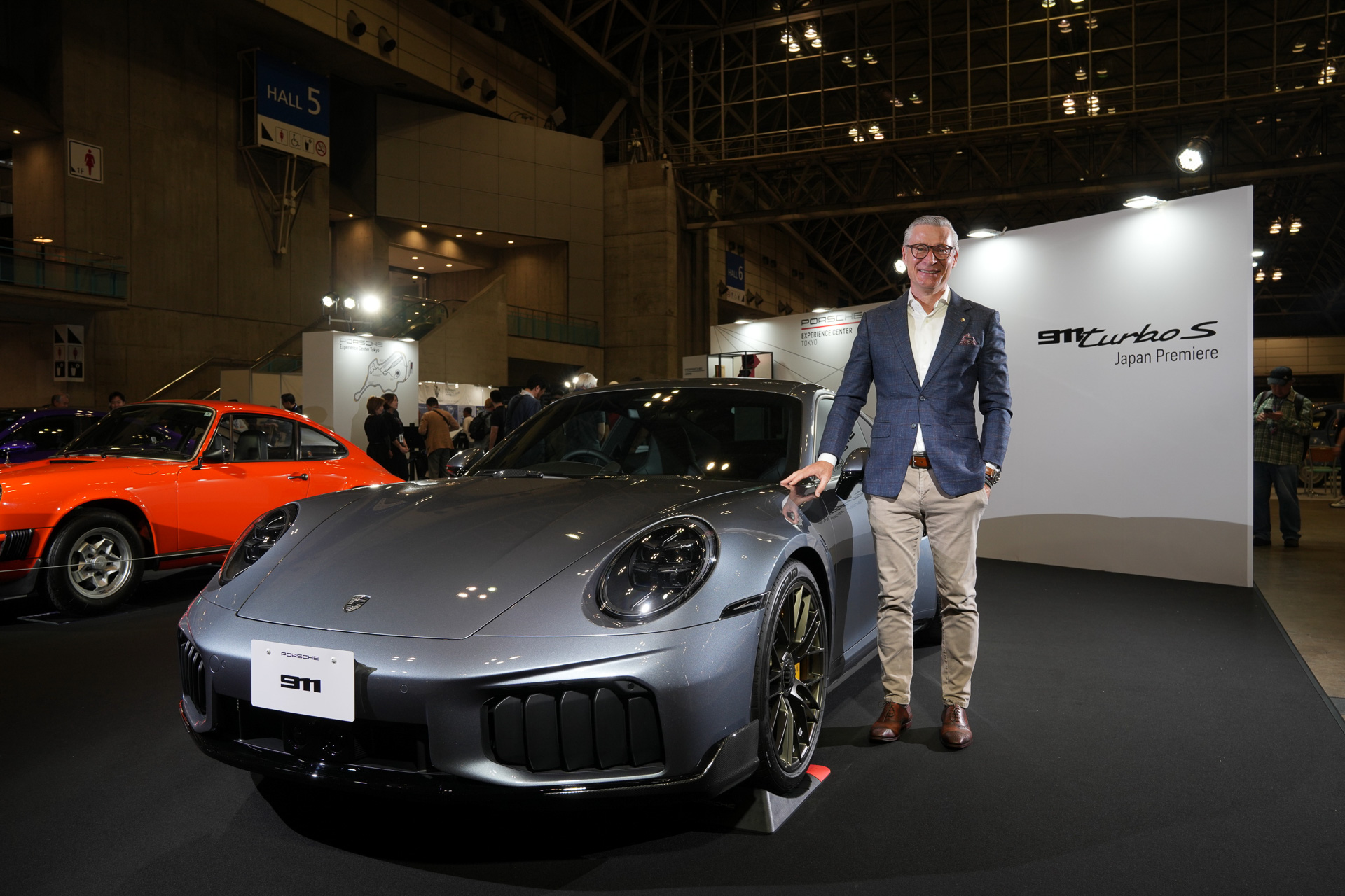 「オートモビルカウンシル2026」でジャパンプレミアとなった「911 ターボ S」と、2025年8月1日付でポルシェジャパン株式会社の新しい代表取締役社長に就任したイモー・ブッシュマン氏