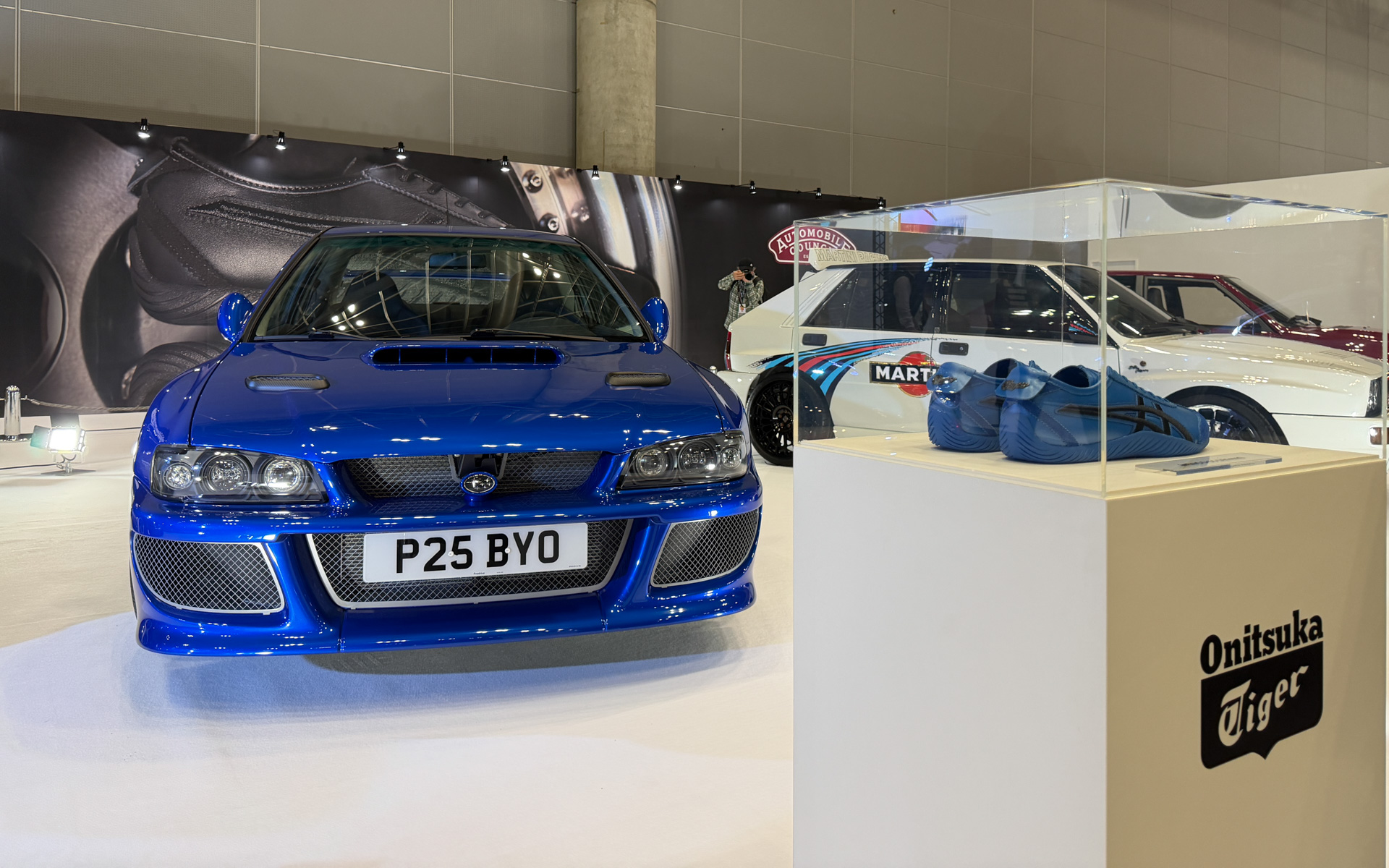 「プロドライブ P25」と同モデルをイメージしたオニツカタイガー「メキシコ66ドライビング」