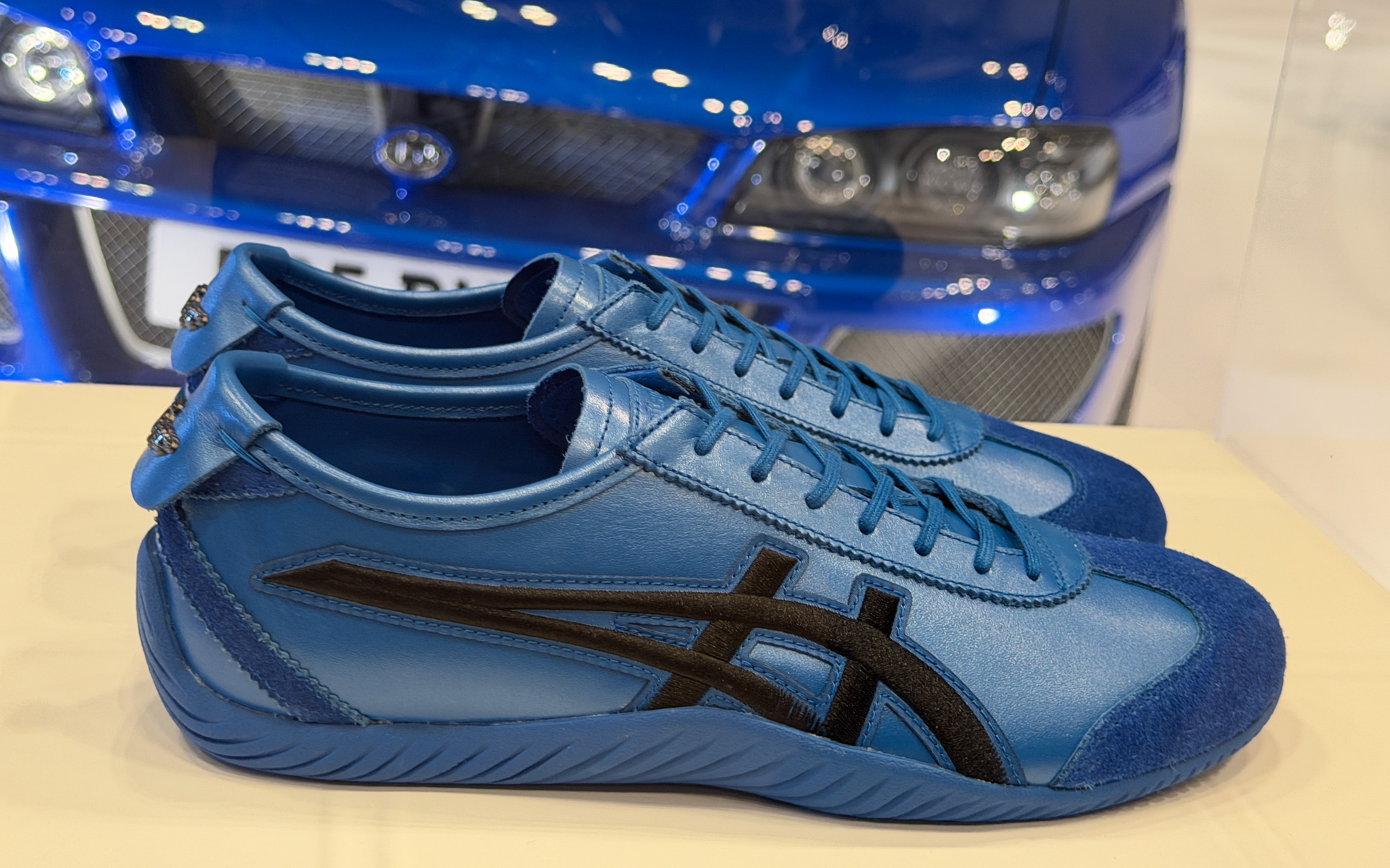 「プロドライブ P25」をイメージしたオニツカタイガー「メキシコ66ドライビング」