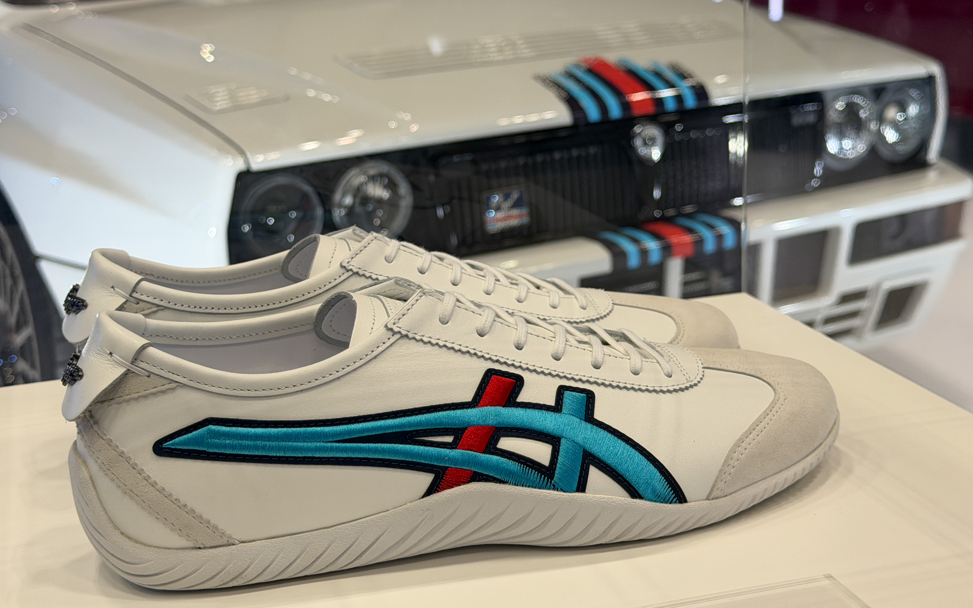 デルタ Evo マルティーニ・レーシングをイメージしたオニツカタイガー「メキシコ66ドライビング」