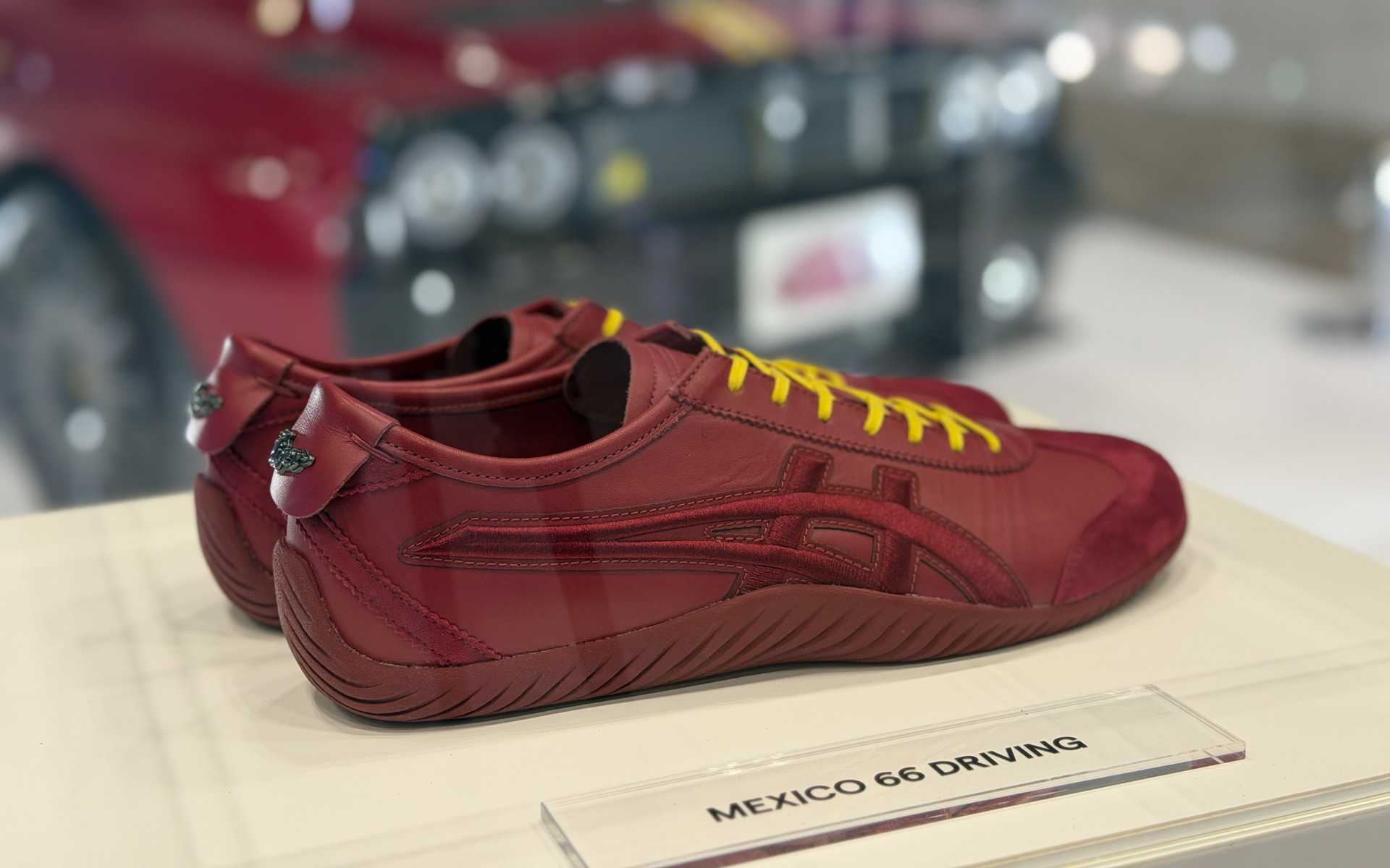 「ランチア・デルタ・インテグラーレ フトゥリスタ by アモス」をイメージしたオニツカタイガー「メキシコ66ドライビング」