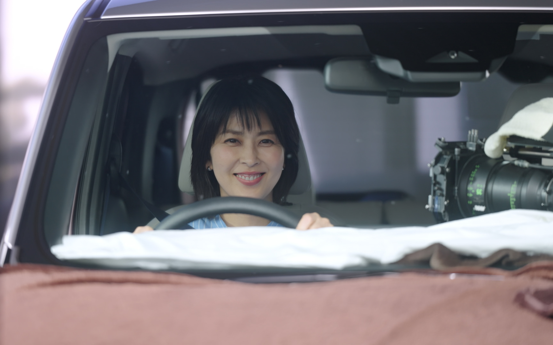 新CMの撮影は、TVドラマや映画など幅広い作品で用いられている最新のバーチャルスタジオで実施したという