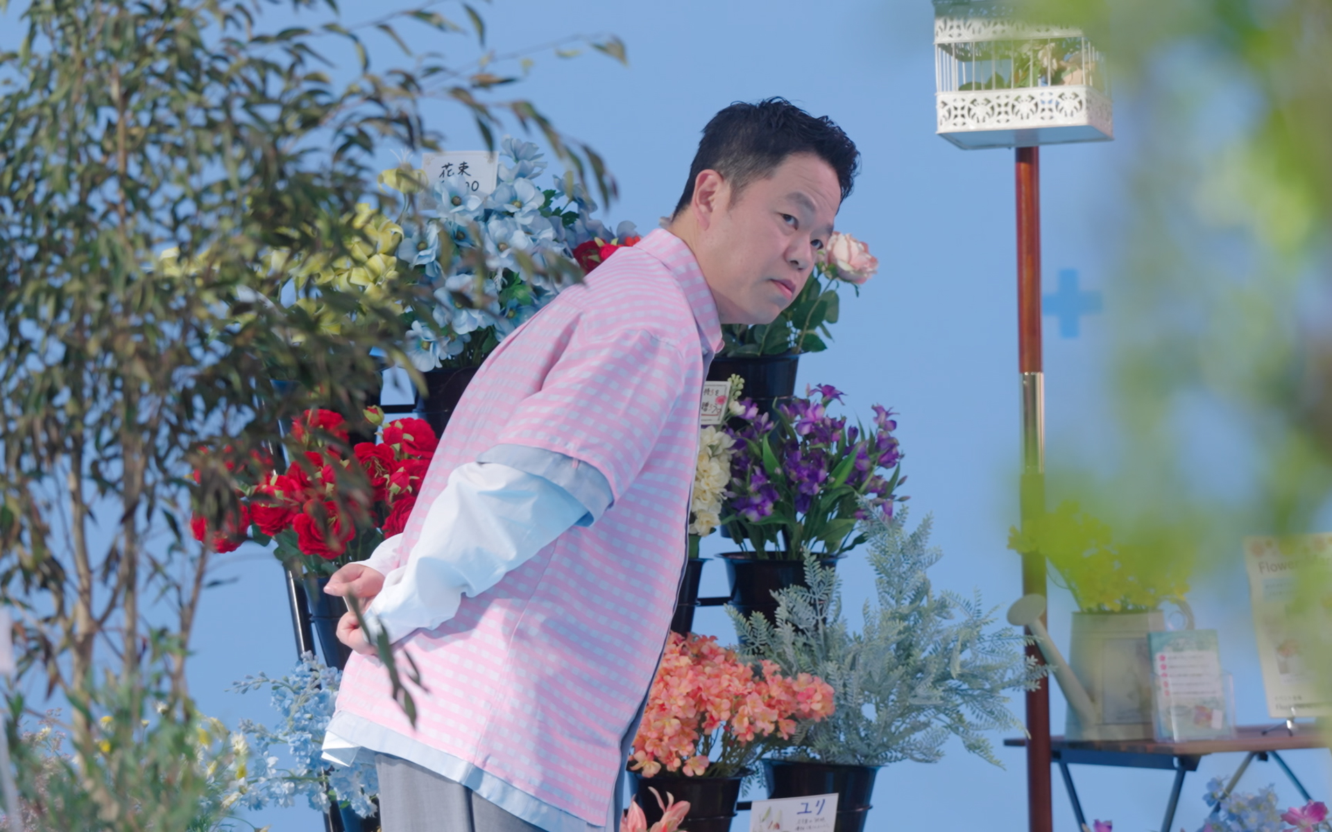 0.5秒だけチラッと映り込むお笑いコンビ・ダイアンの津田篤宏さん